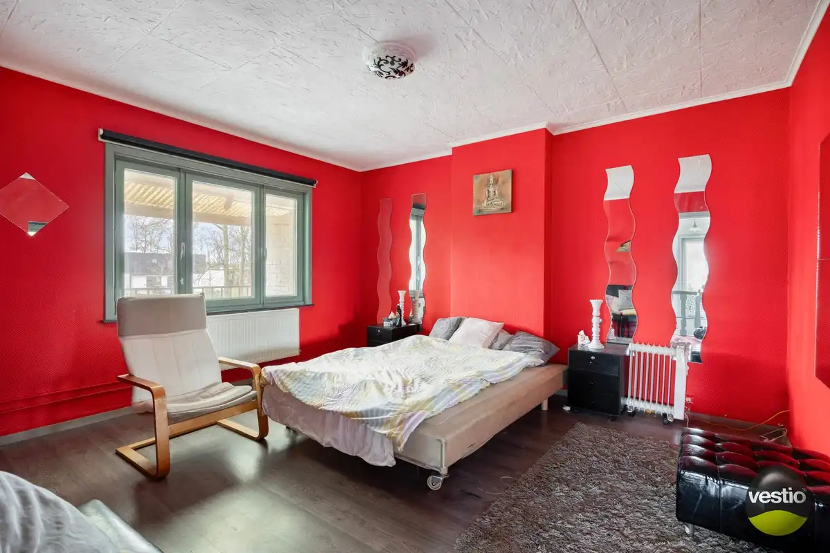 Ruime te renoveren woning met 3 slaapkamers op vlot bereikbare ligging (Genkersteenweg). foto 11