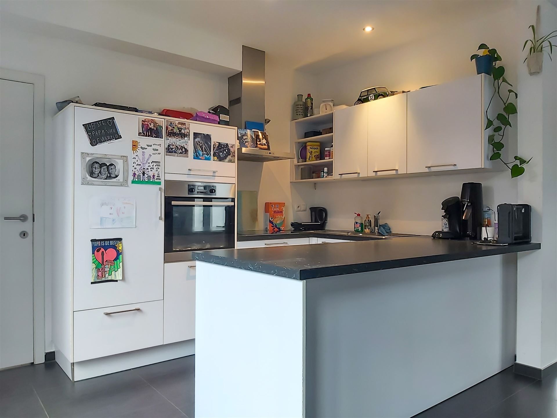 Instapklare gezinswoning met 3 slaapkamers, carport en onderhoudsvriendelijke tuin in het hart van Uikhoven! foto 6
