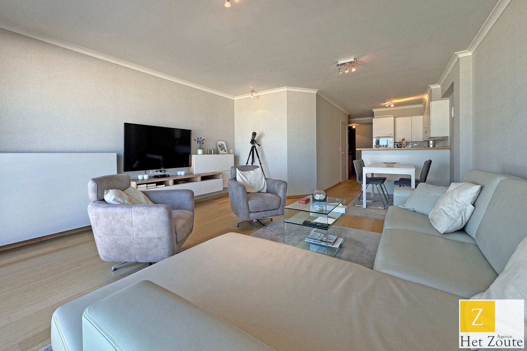 Appartement met frontaal zeezicht te Duinbergen foto 2