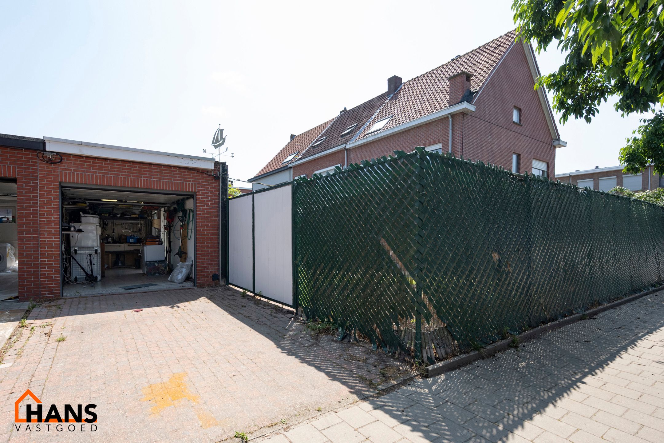Instapklare halfopen hoekwoning met garage, oprit en tuin. foto 17