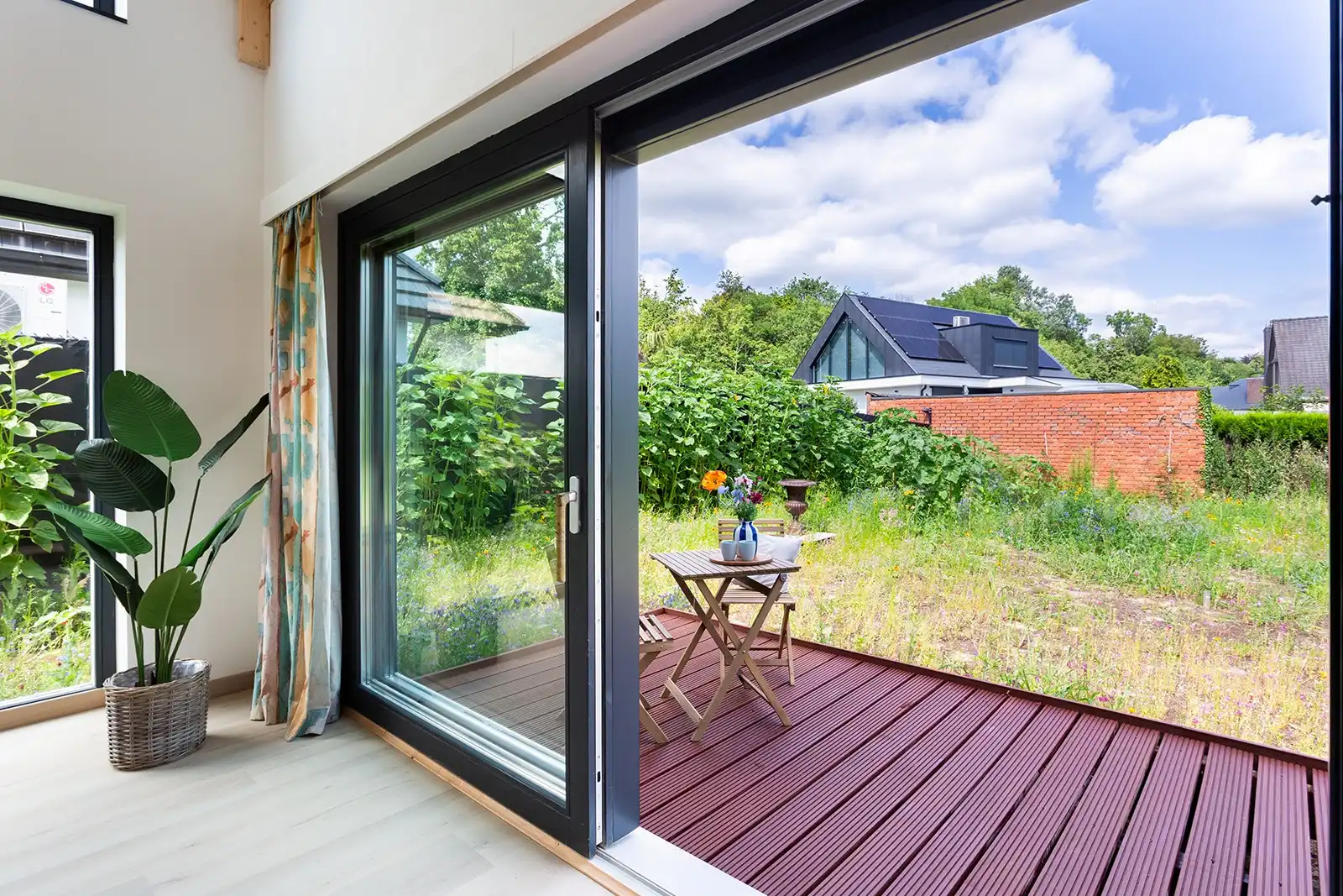 Instapklare en energiezuinige woning met tuin foto 3