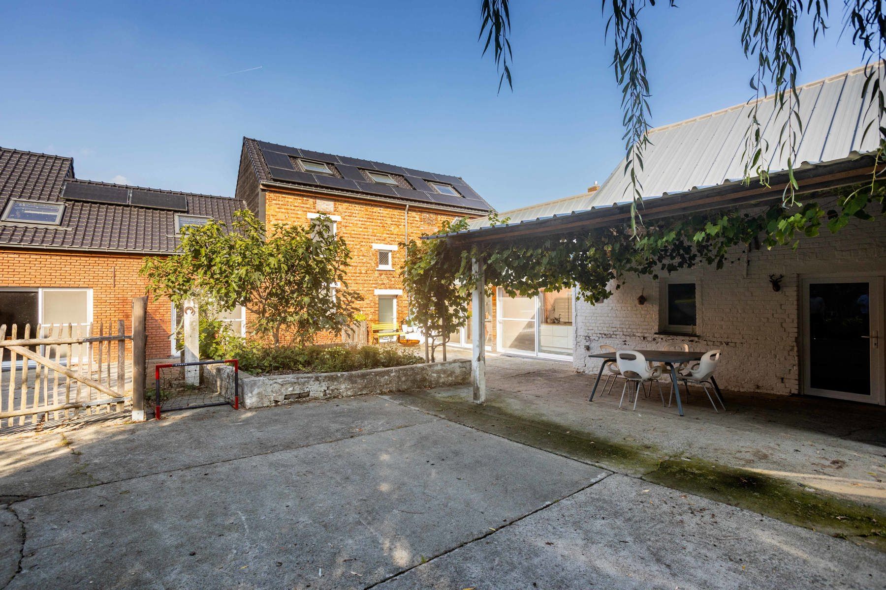 Veelzijdige (dubbele) woning met loods op ruim perceel foto 21