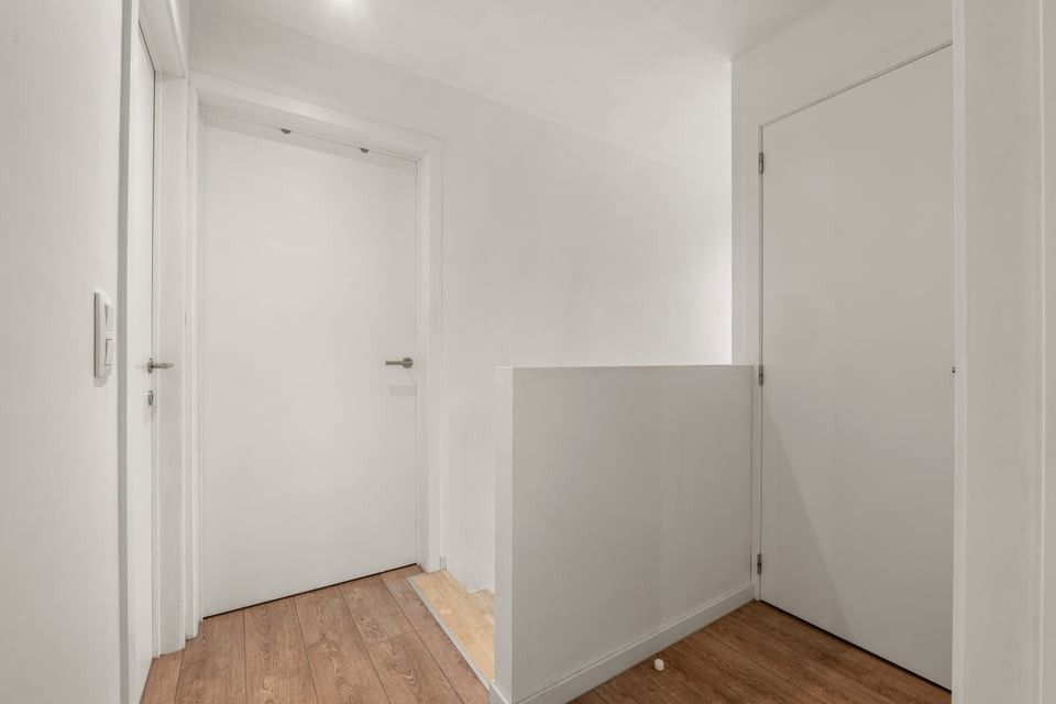 MODERNE HALFOPEN BEBOUWING MET INPANDIGE GARAGE EN RUIME TUIN IN SINT-TRUIDEN foto 16