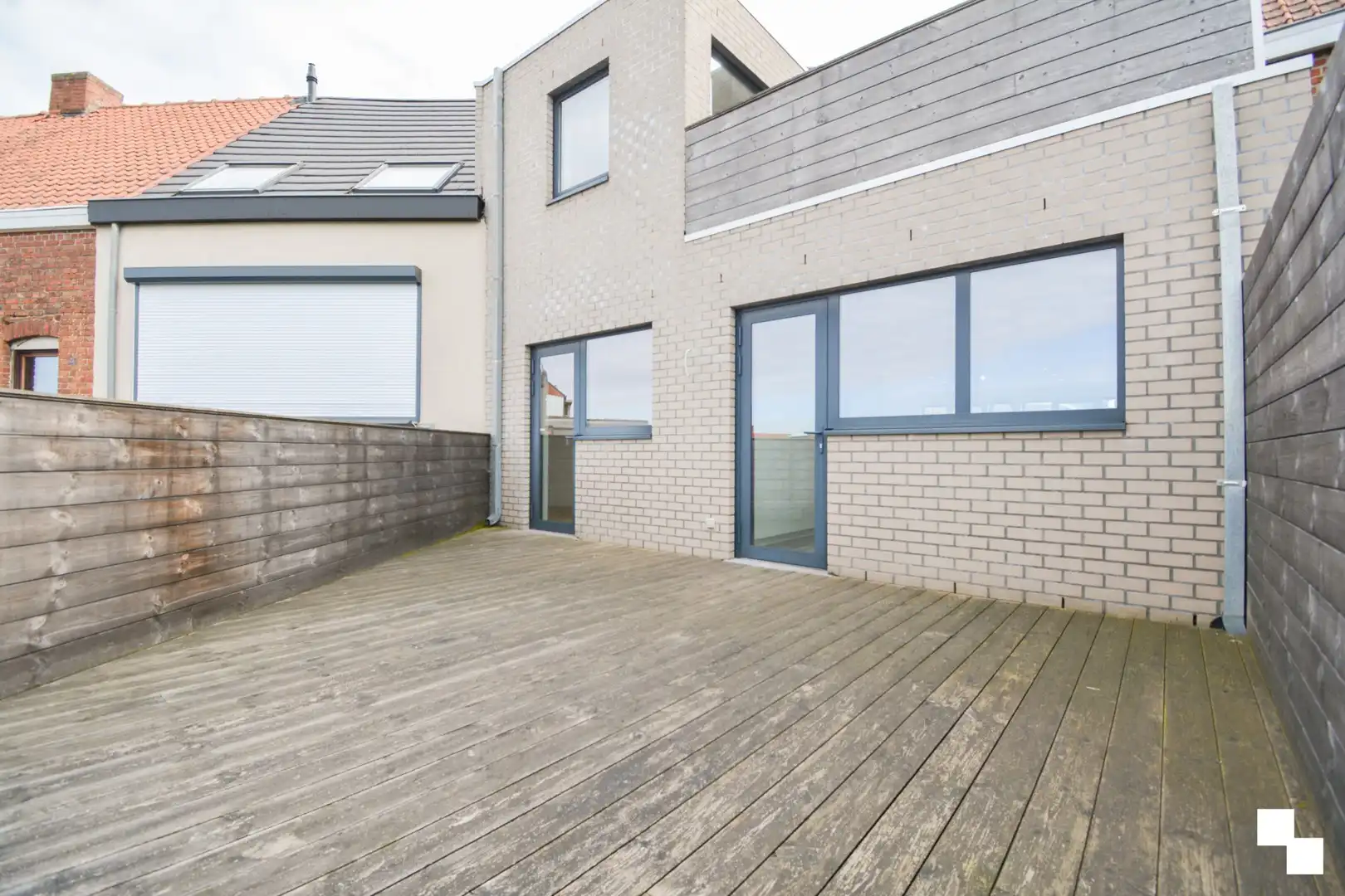 Tweeslaapkamer appartement met garage nabij het centrum van Izegem foto 26