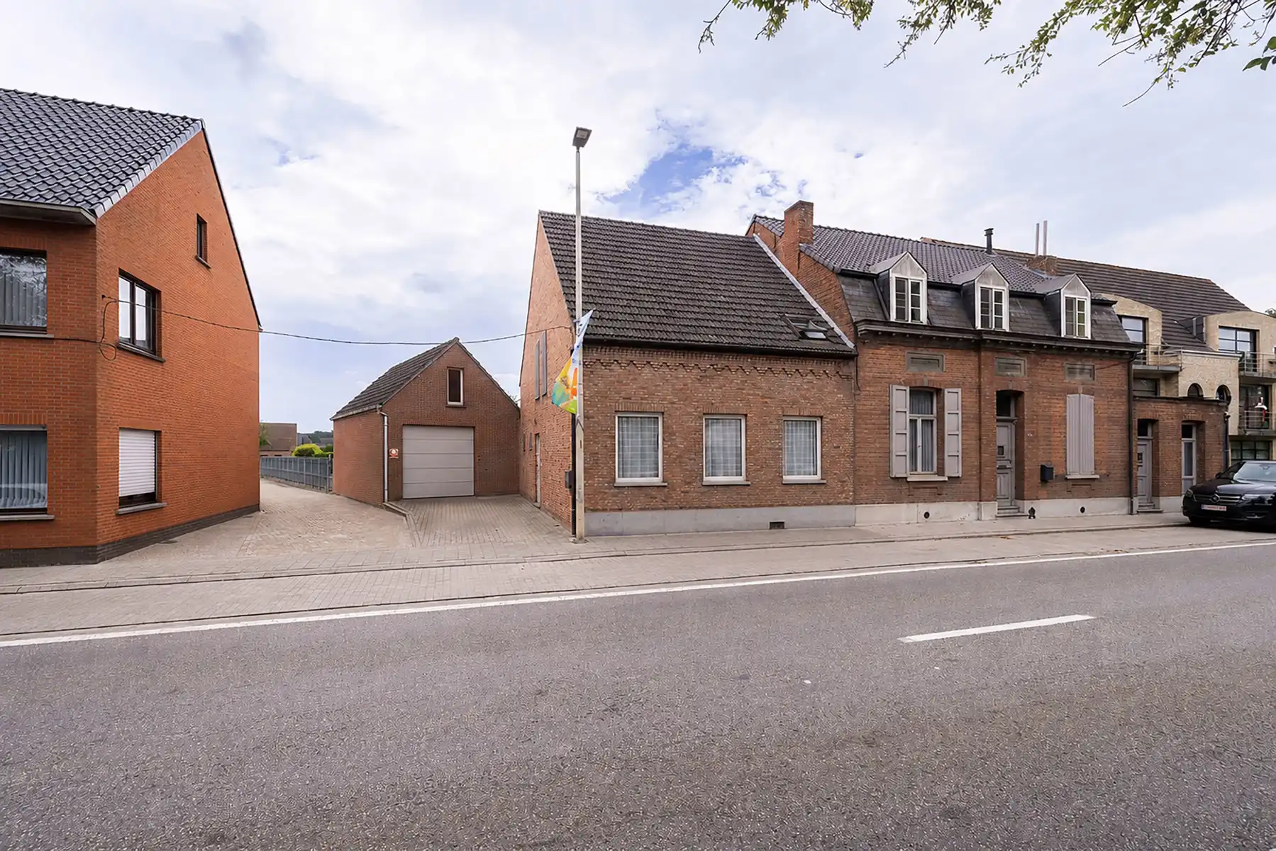 Charmante gezinswoning met 3 slp, garage en zonnige tuin foto 2