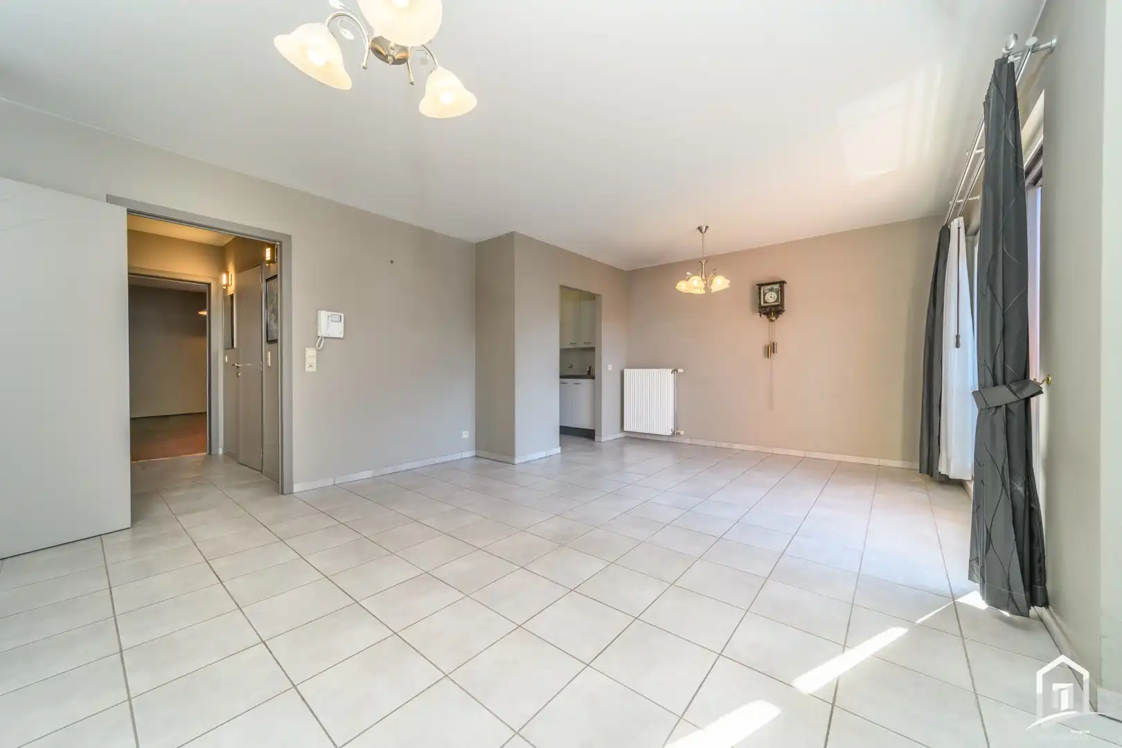 Centraal gelegen appartement te Nieuwerkerken foto 9