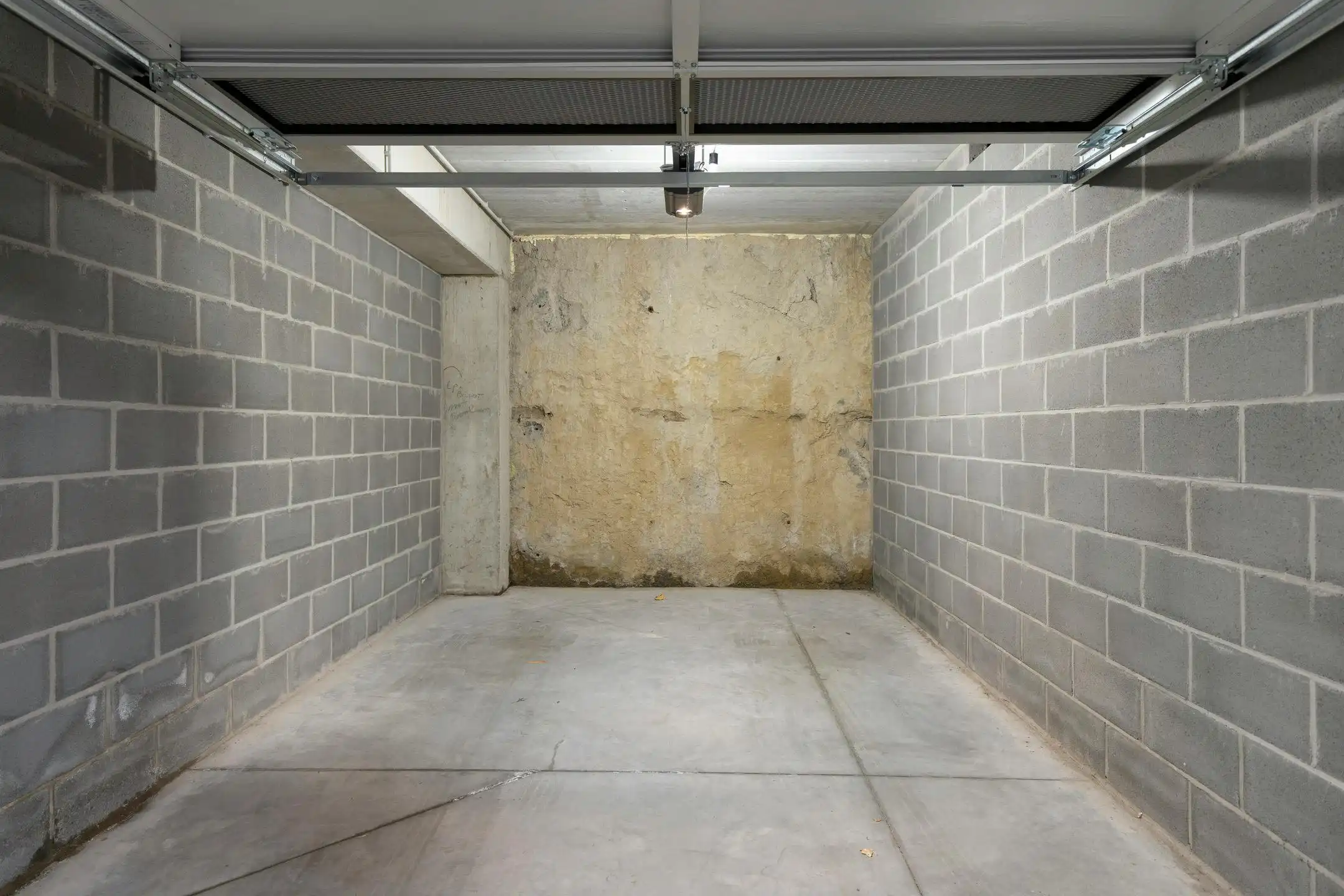 Recent één-slaapkamerappartement te koop in hartje Kortrijk foto 13