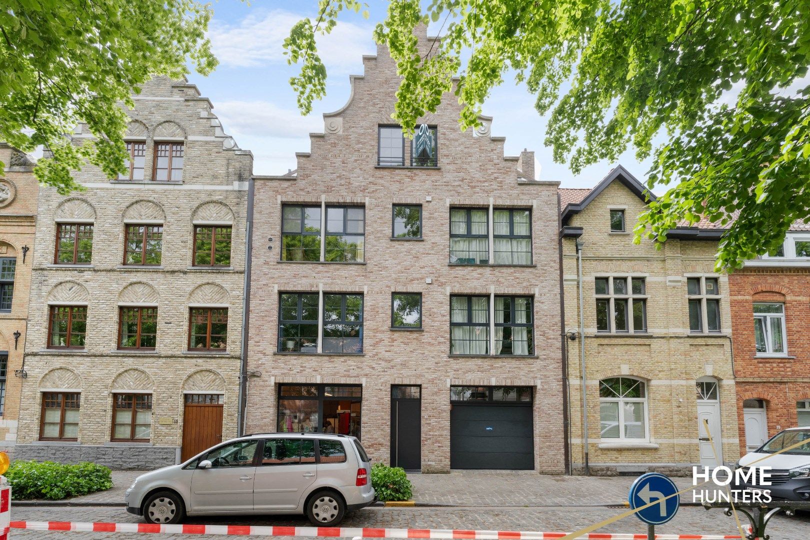 Instapklaar appartement met zonnig terras op toplocatie in Ieper foto 3