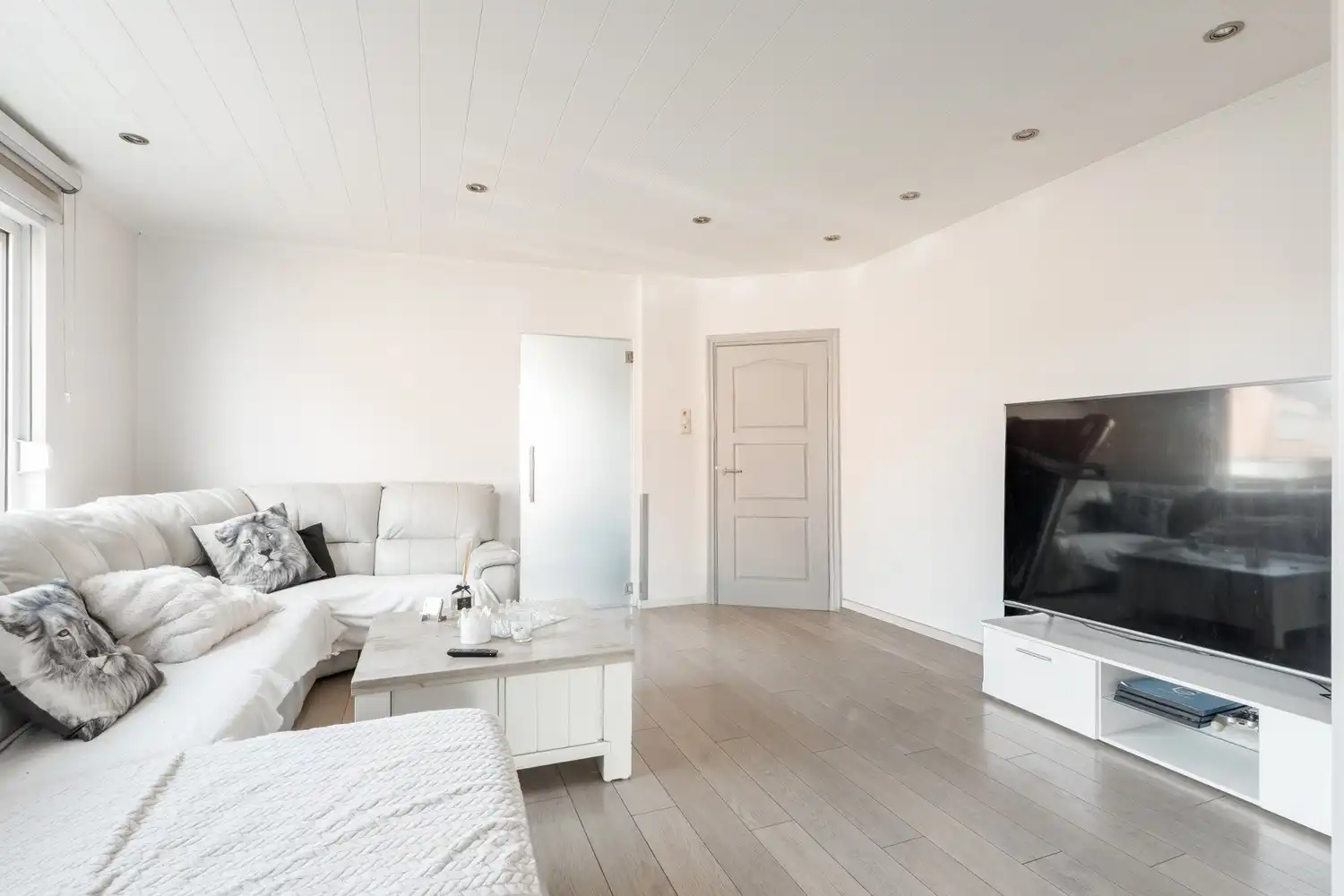 Leuke op te frissen woning 3 SLK woning in een doodlopende straat! foto 4