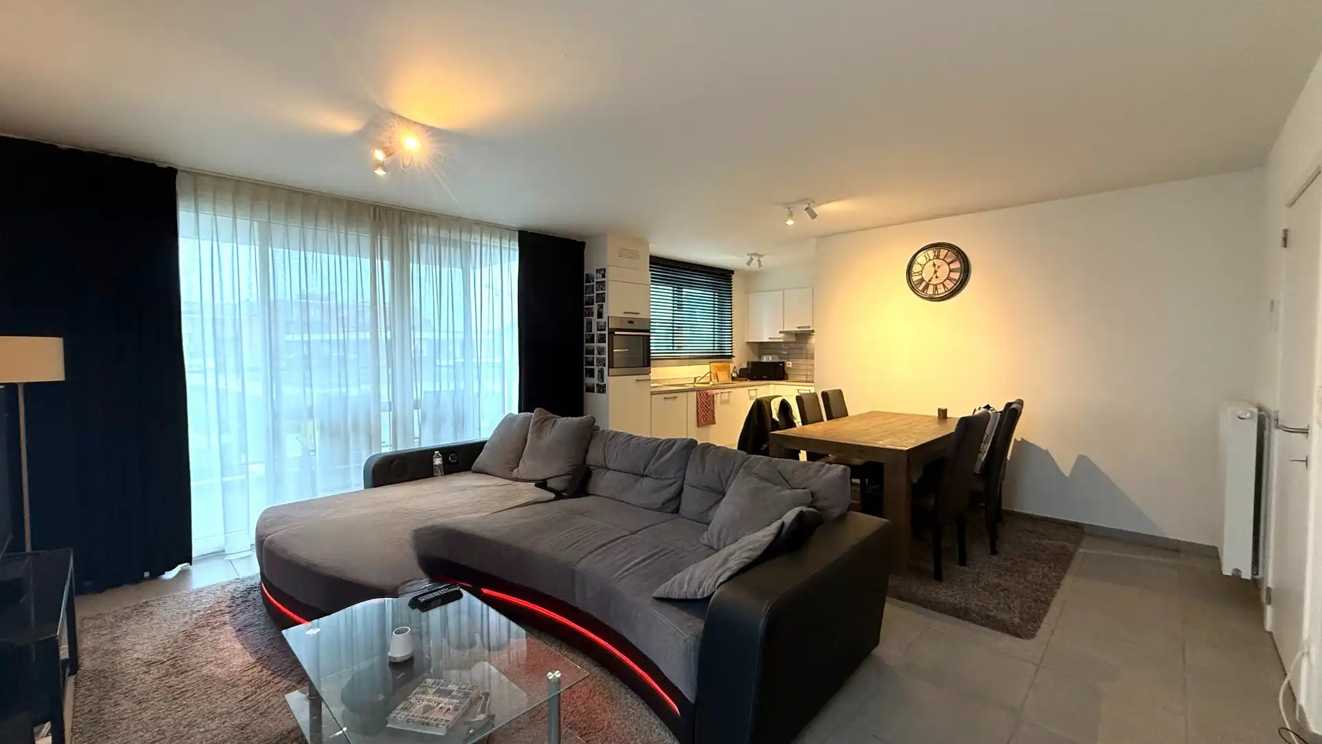 Instapklaar en verzorgd appartement met 2 slaapkamers, terras en garage foto 2