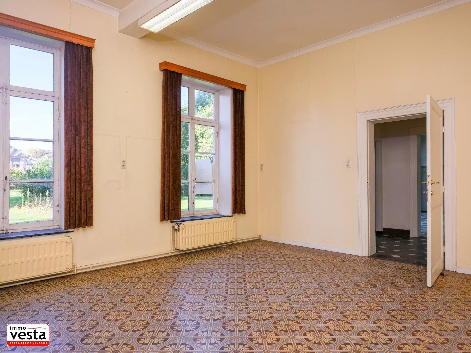 Voormalige pastorie met tal van mogelijkheden foto 11