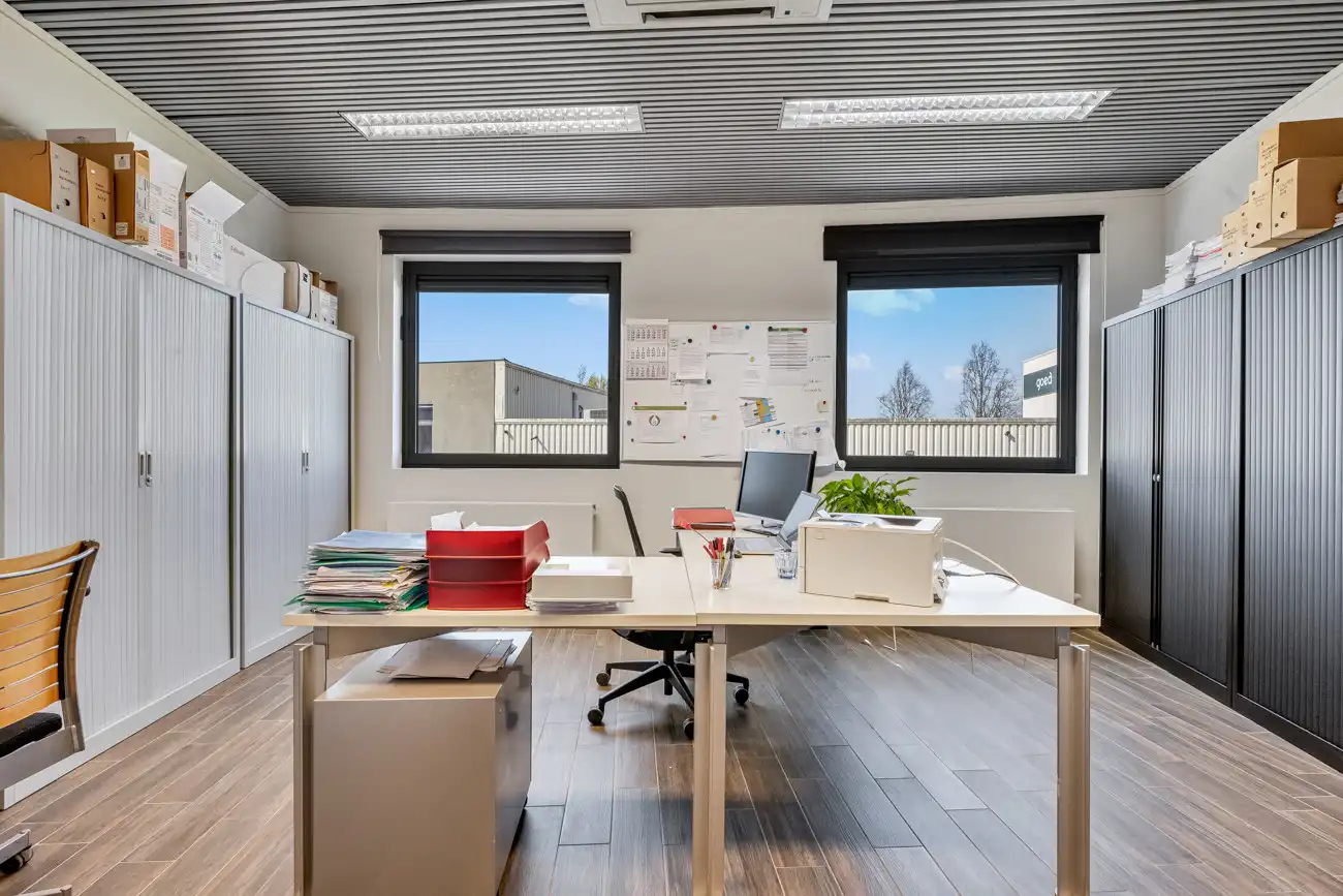 Kantoorgebouw op toplocatie foto 26