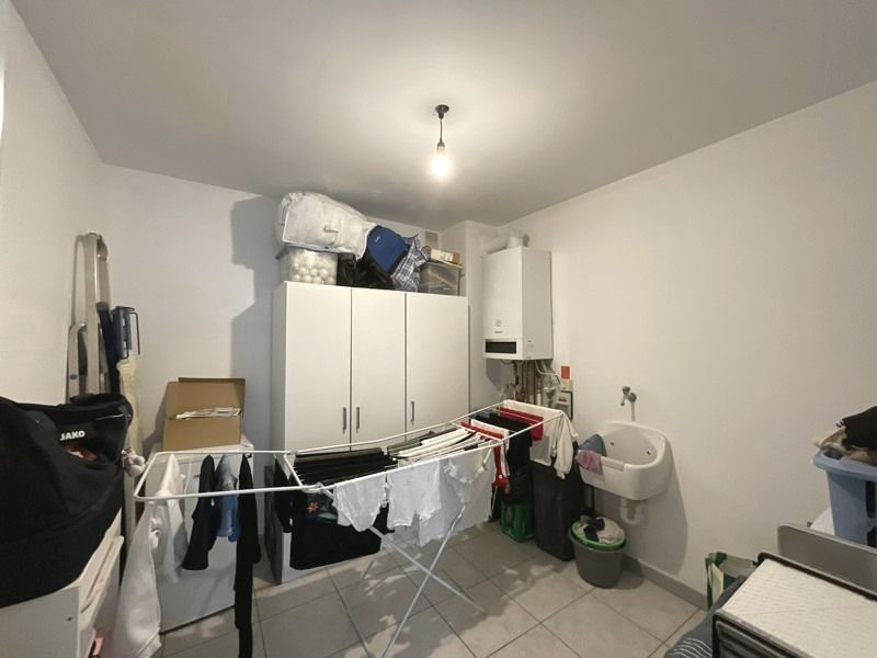 Centraal gelegen gelijkvloers appartement met twee slaapkamers en garage foto 8