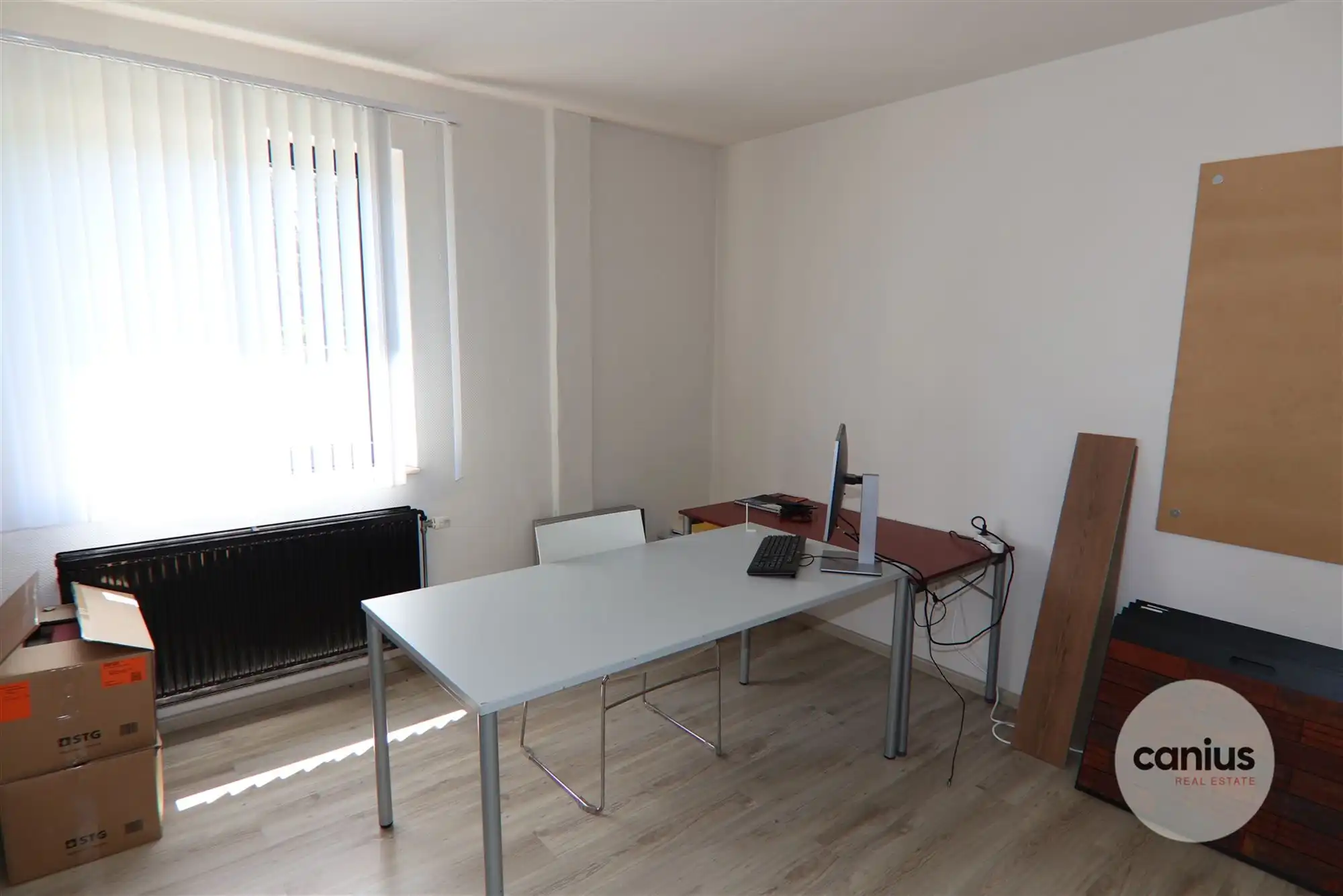 COMMERCIEEL GEBOUW MET MAGAZIJN EN WONING OP EEN ZICHTBARE LOCATIE  foto 6