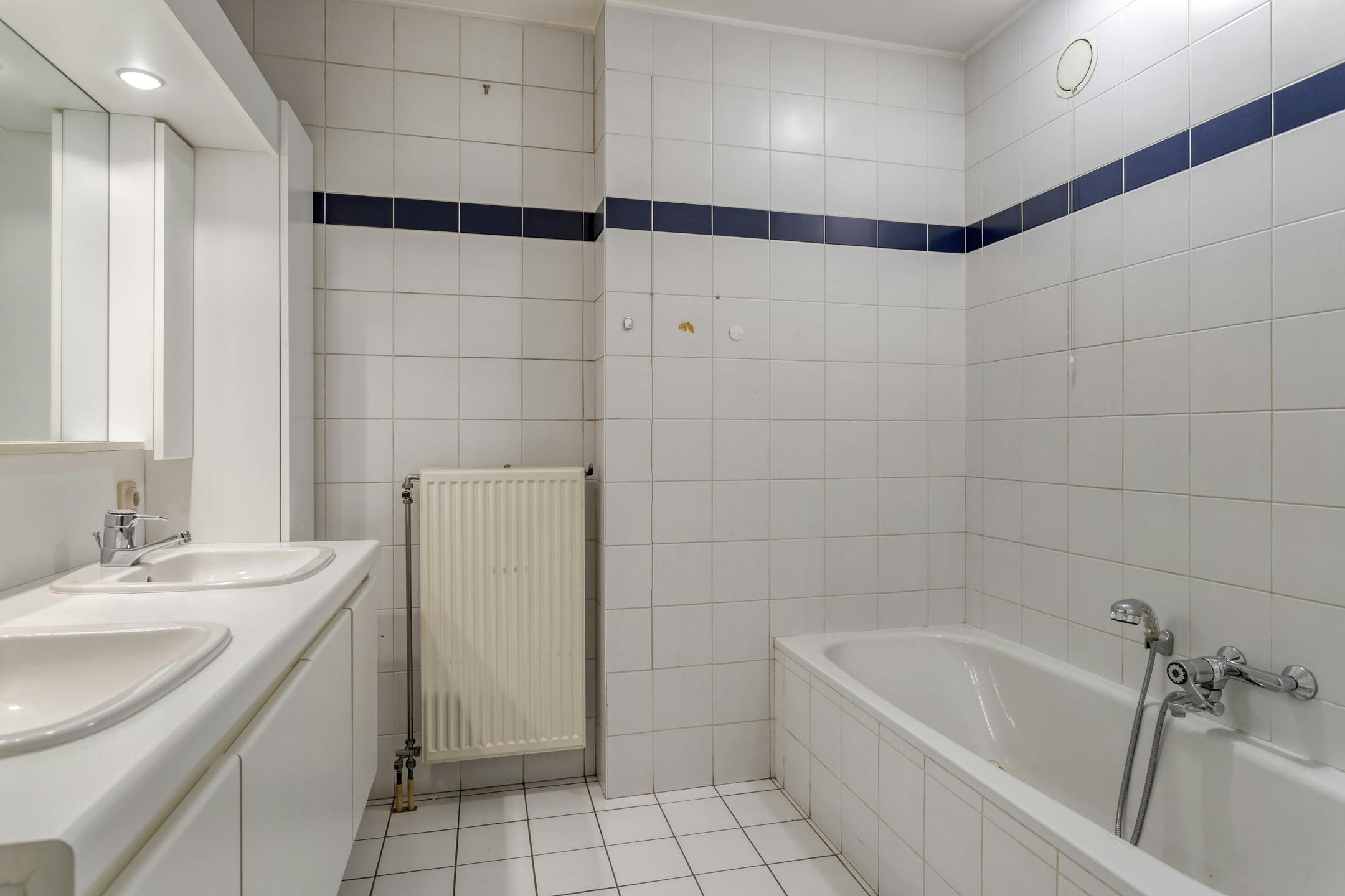 Instapklaar energiezuinig appartement met 2 slaapkamers in hartje Roeselare foto 9