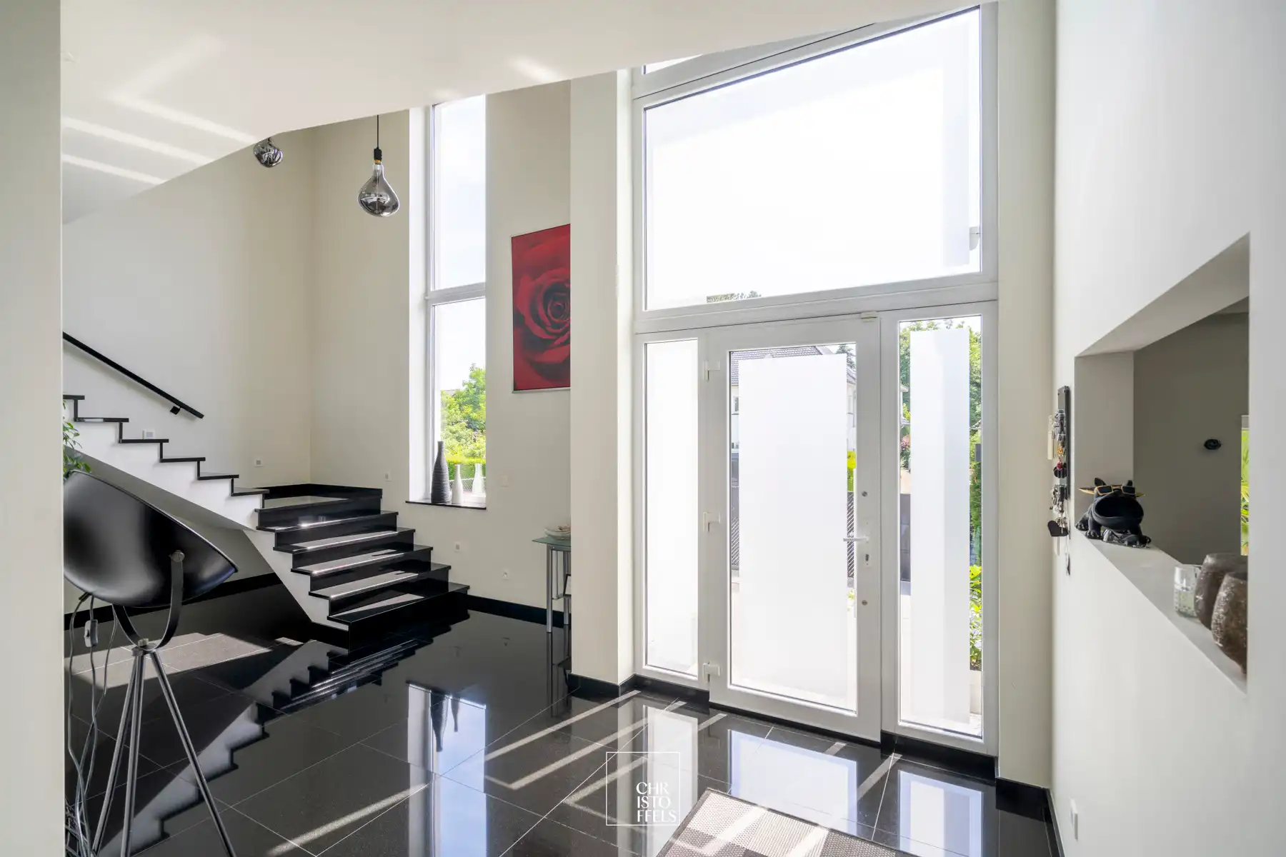 Stijlvolle villa met wellnesscomfort, aparte praktijkruimte in Maasmechelen! foto 2