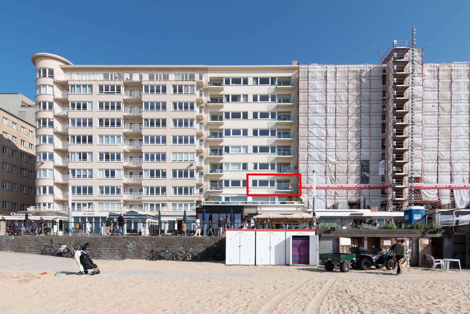 Riant appartement met 2 slpk frontaal zeezicht en magnifiek terras foto 4