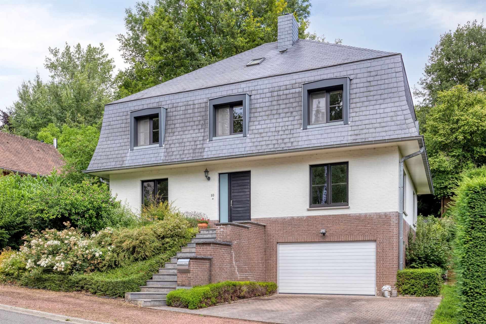 Prachtige charmante villa in rustige wijk foto 2