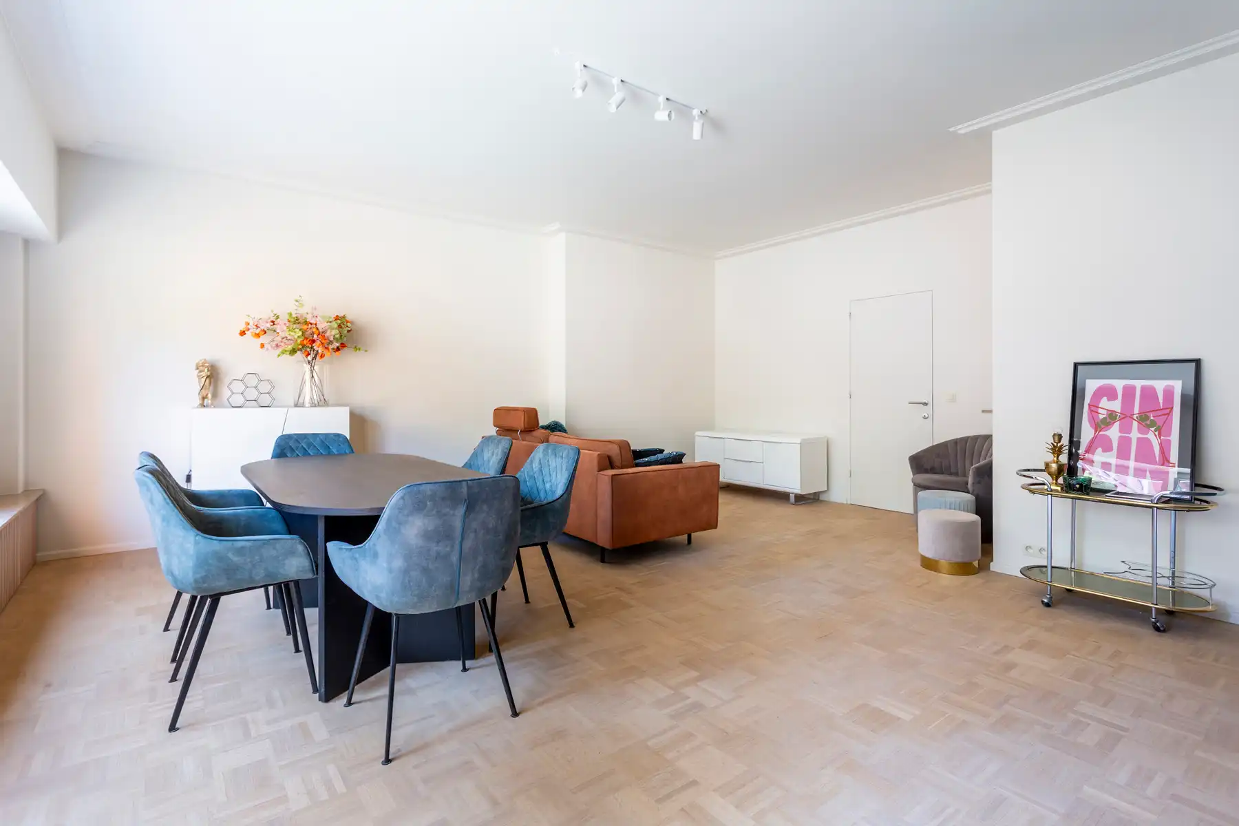 Stijlvol bemeubeld appartement met tuin in Markgravebuurt foto 3