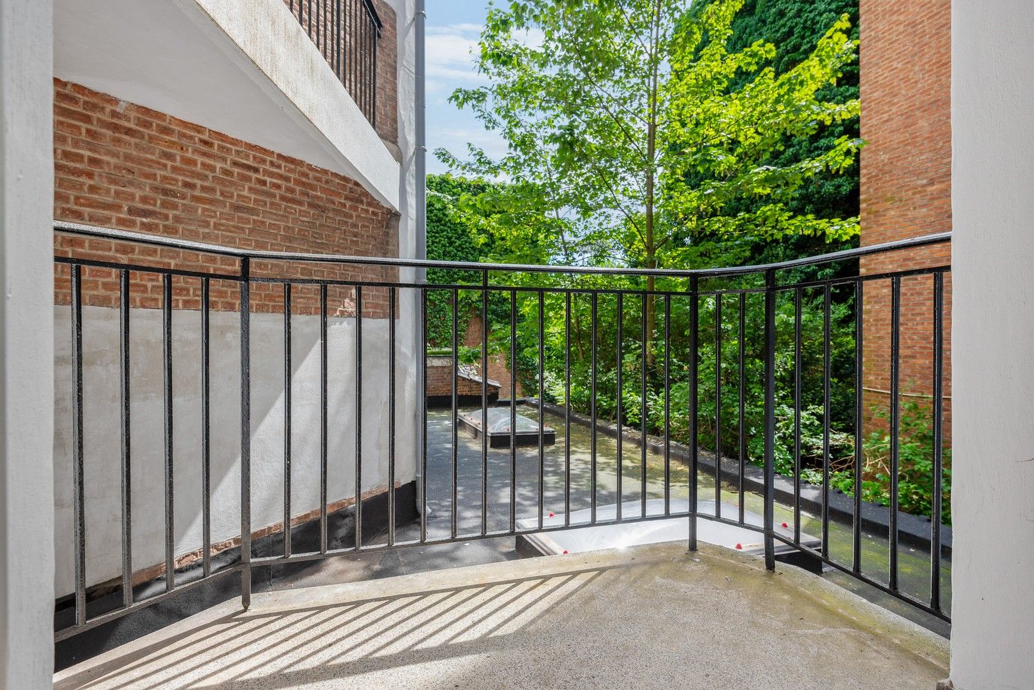 Prachtig gerenoveerd appartement met 2 slaapkamers in rustige straat te koop te Antwerpen foto 3