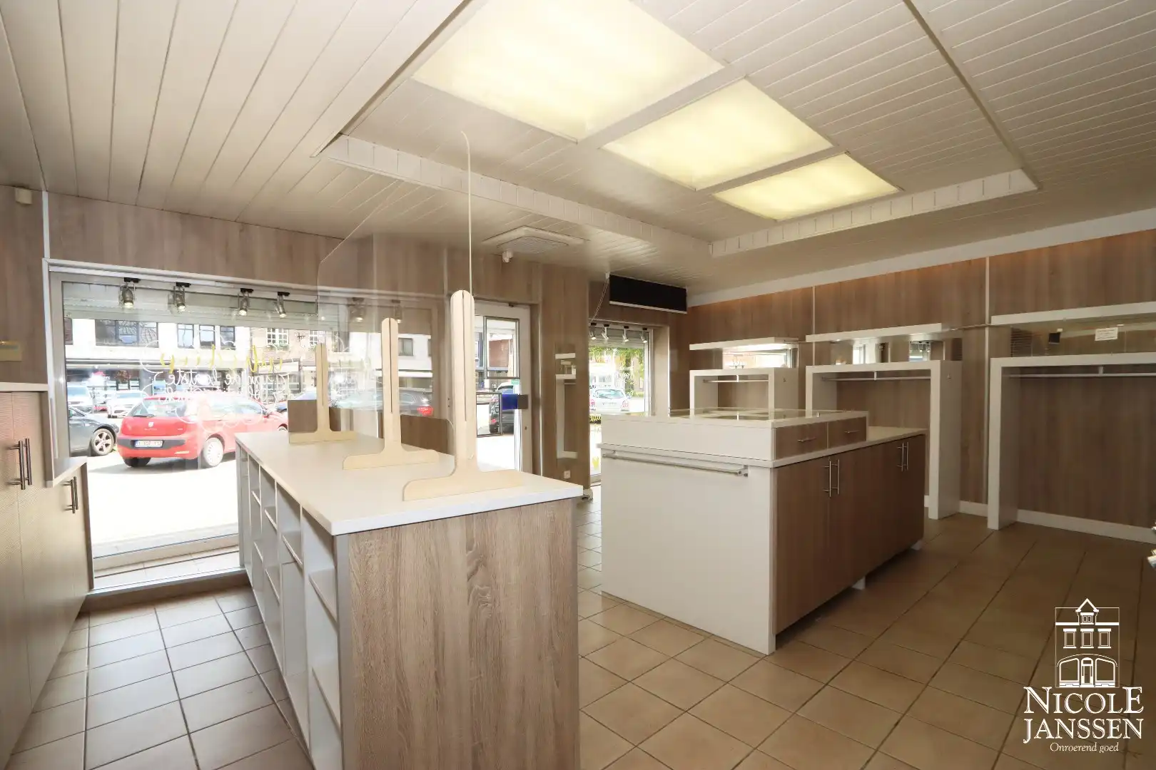 Toffe instapklare en ruim ingedeelde woning met leuk tuintje en carport foto 13