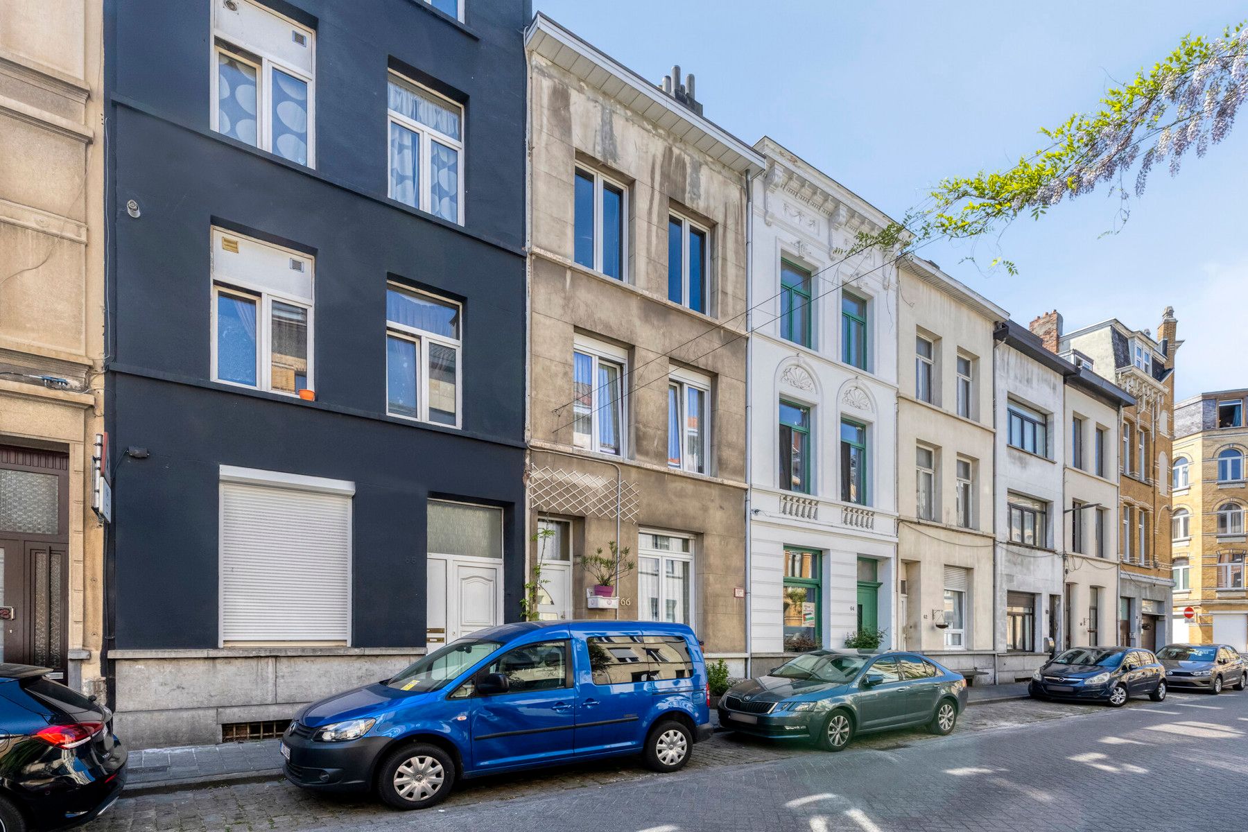 Ruime woning met 6 slaapkamers. foto {{pictureIndex}}