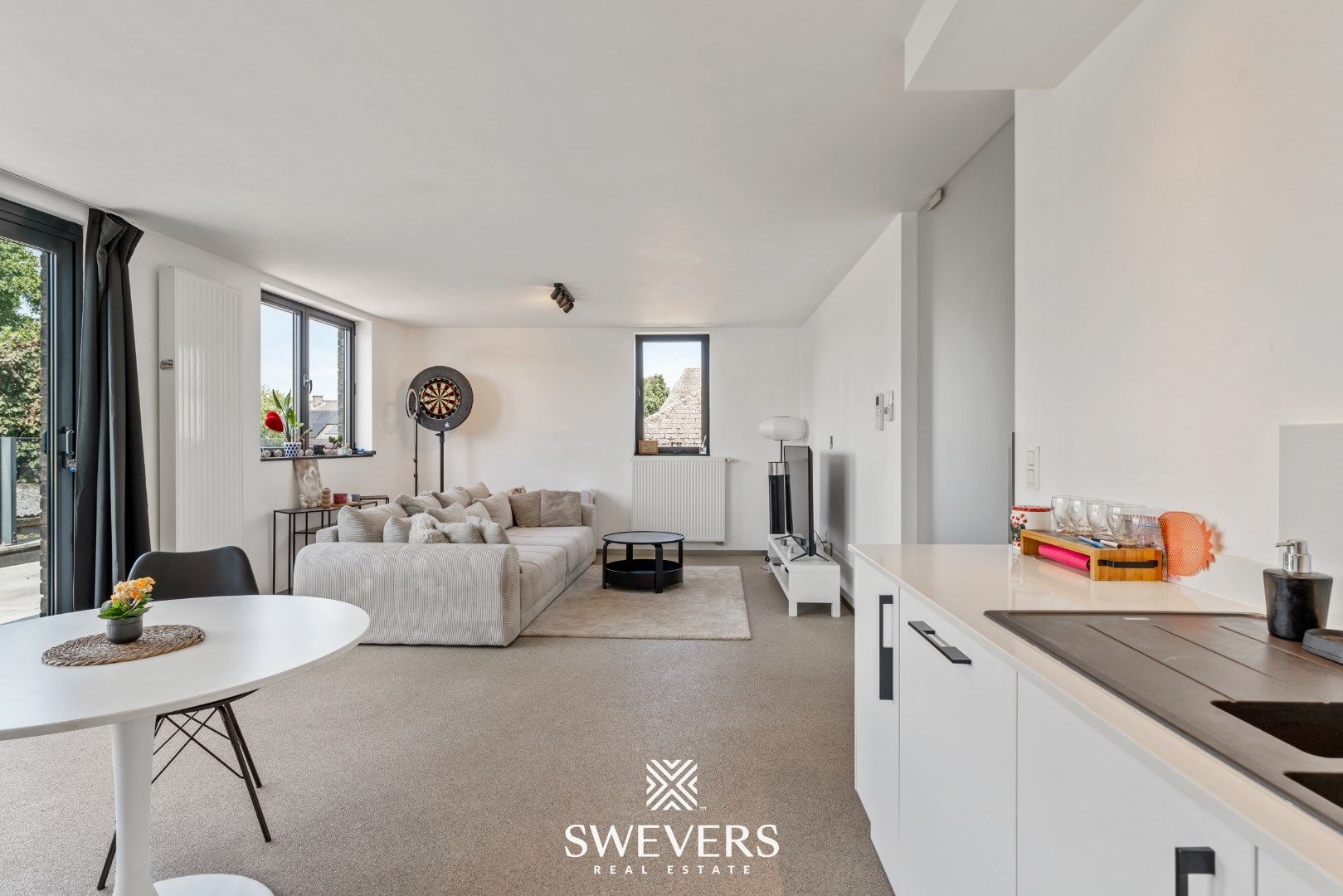 Instapklaar appartement met groot terras in hartje Tongeren foto 2