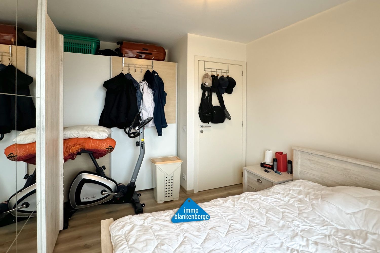 Ruim en modern appartement met twee slaapkamers foto 16