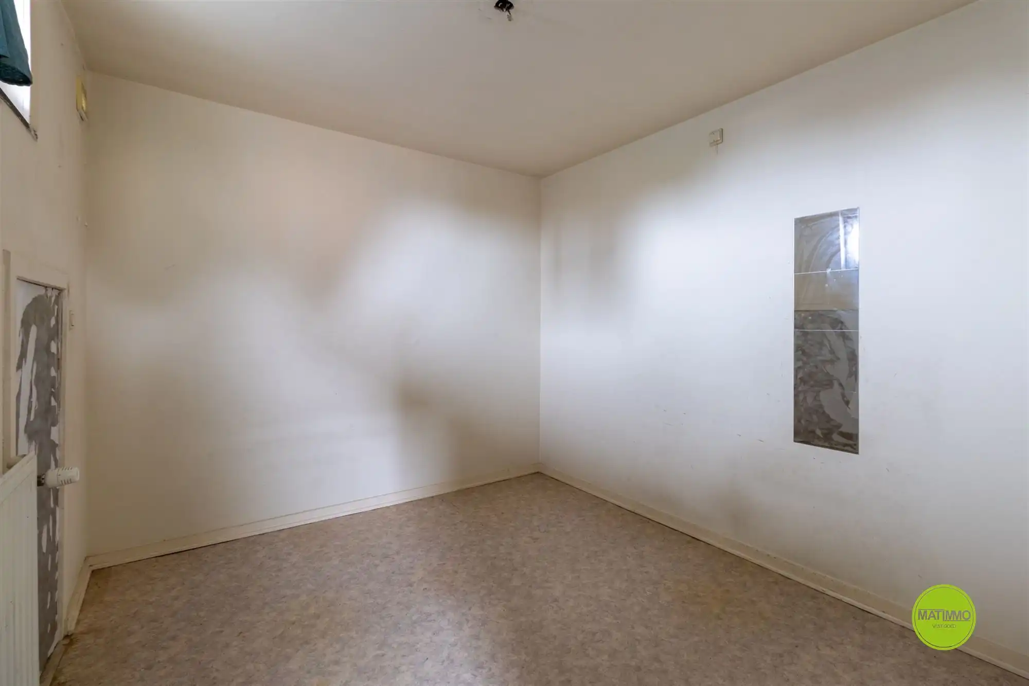 Ruim handelshuis met 4 slaapkamers én acherliggende grond foto 21