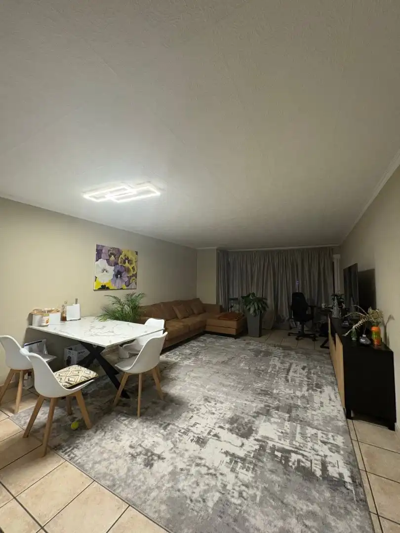 Ongemeubeld appartement met 2 slaapkamers foto 2