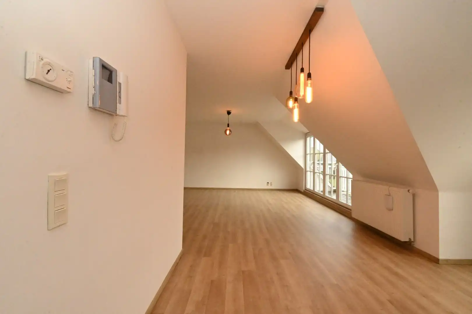 Dakappartement met 2 slaapkamers gelegen dorpskern Knesselare foto 9