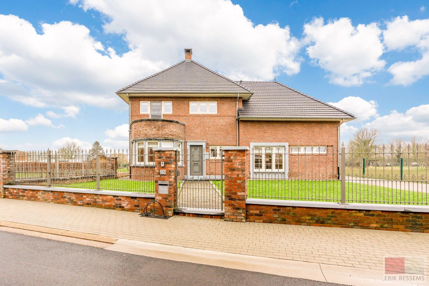 Deze ruime landelijk gelegen woning, met een woonoppervlakte van circa 287 m² en gelegen op een perceel van 3969 m², is voorzien van alle moderne comfort. foto 30