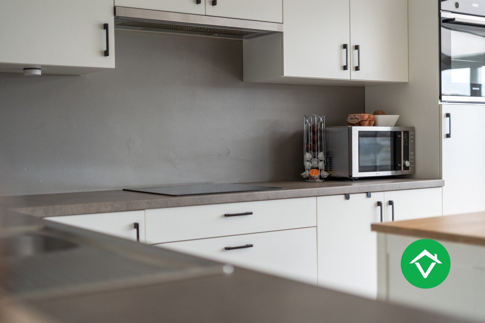 Instapklare, recente woning (2018) met 4 slaapkamers en garage in hartje Koekelare. foto 10