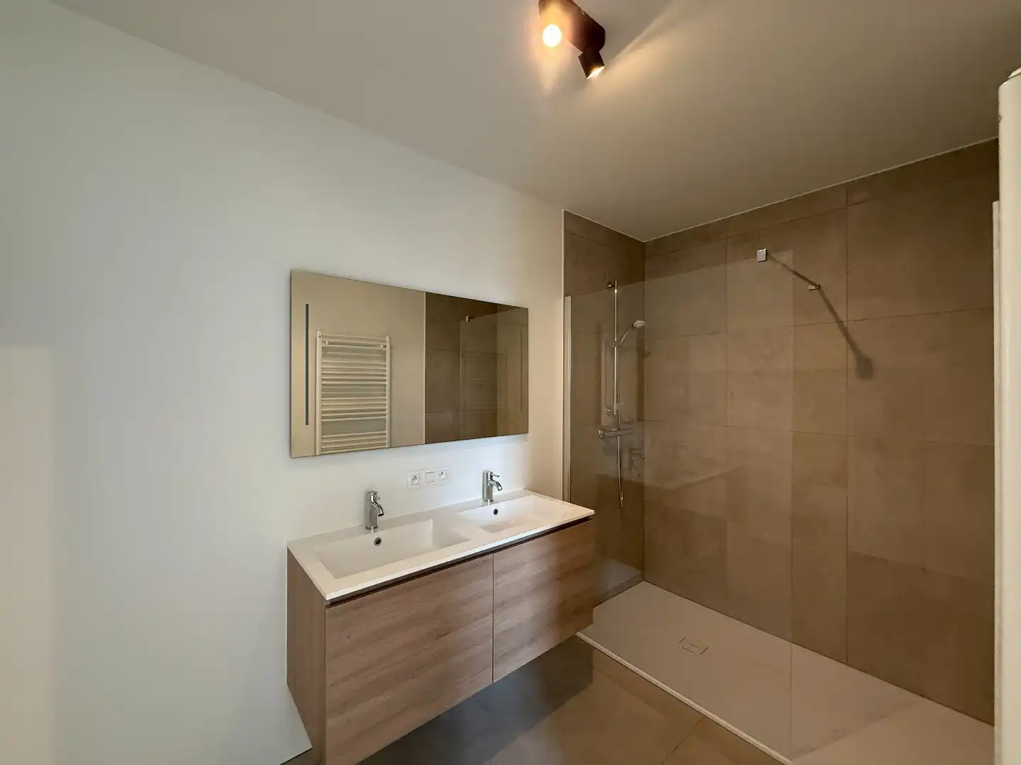 Nieuwbouwappartement met autostandplaats te Izegem  foto 14