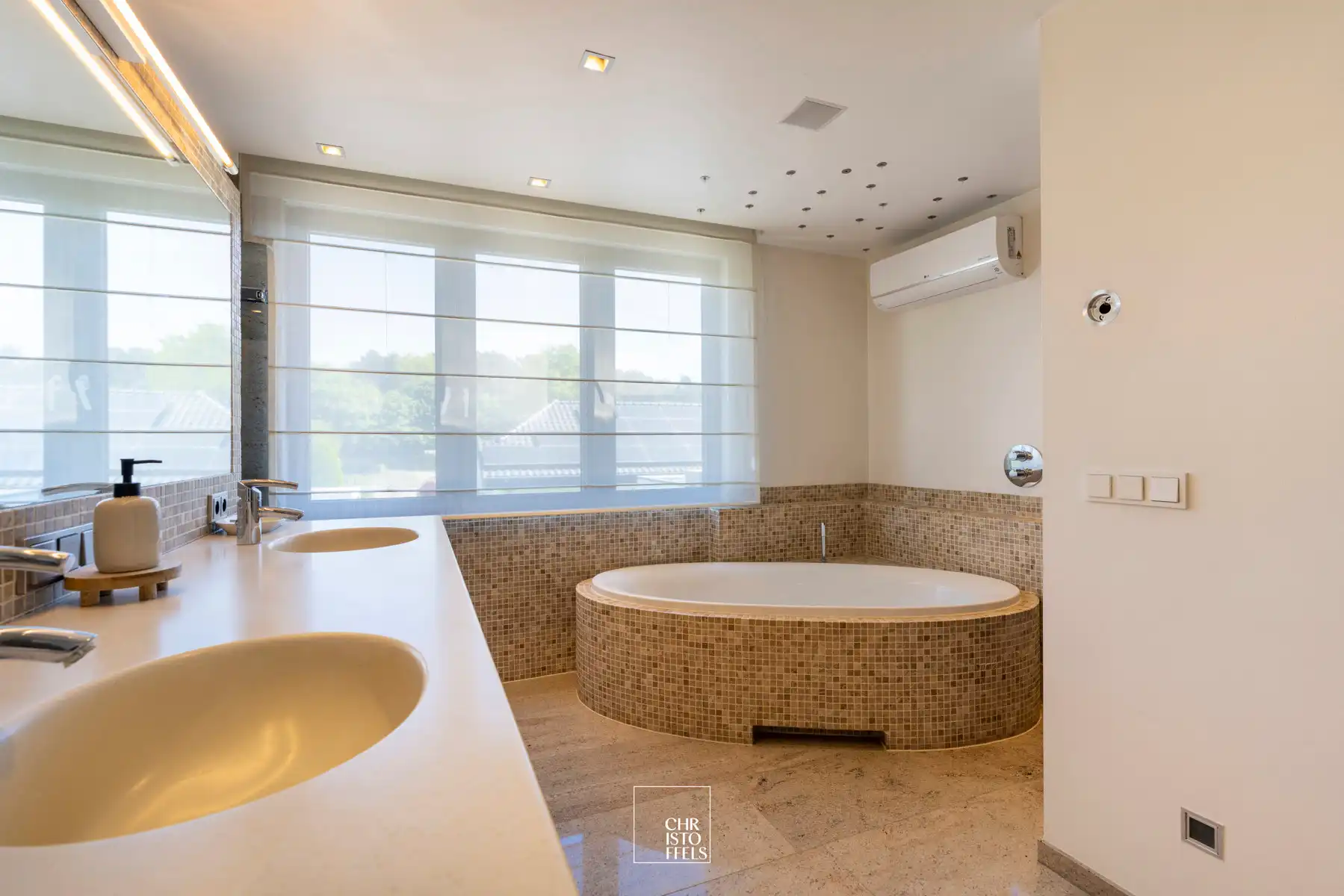 Exclusieve villa (511m²) met buitenzwembad, wellnessruimte en paardenaccommodatie in Lanaken foto 19