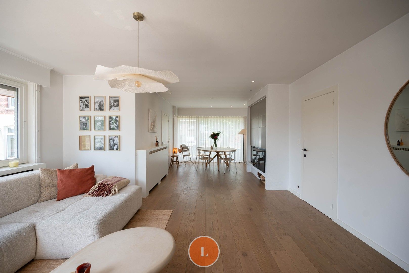 Charmante gerenoveerde halfopen woning met karaktervolle gevel foto 2