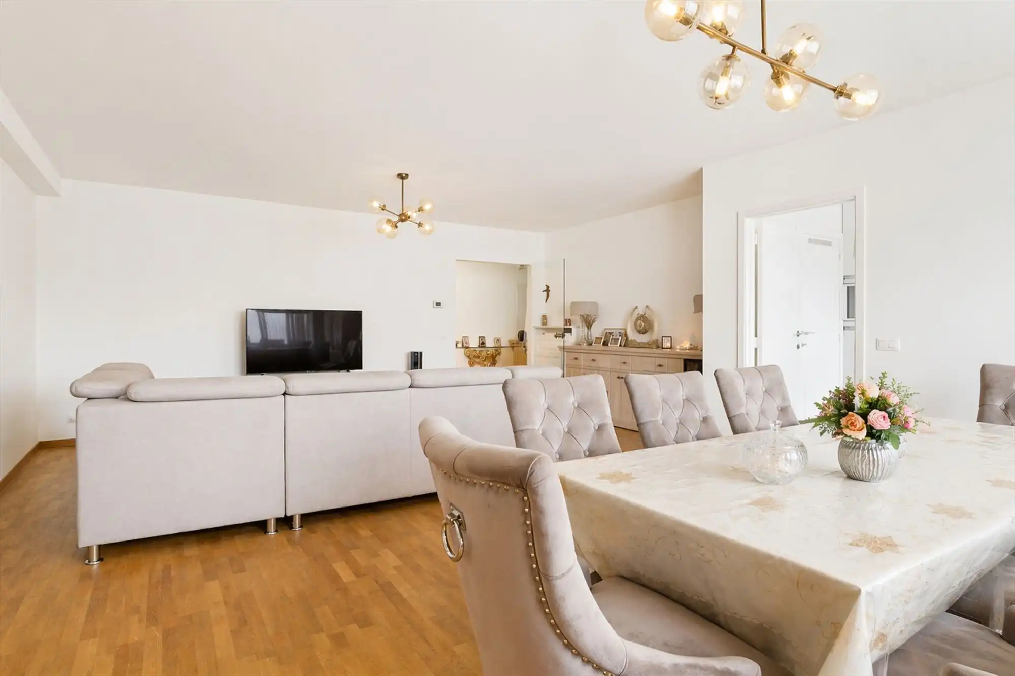 Ruim 126 m² appartement op de 6e verdieping in hartje Antwerpen foto 2