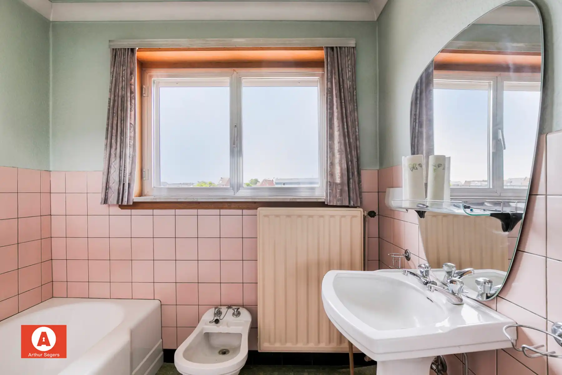 Te renoveren woning in doodlopende straat foto 16