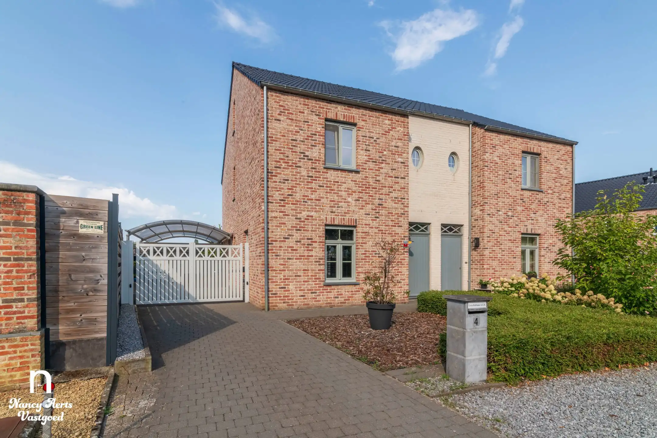 Gezinswoning met tuin en carport in rustige straat in Paal foto {{pictureIndex}}