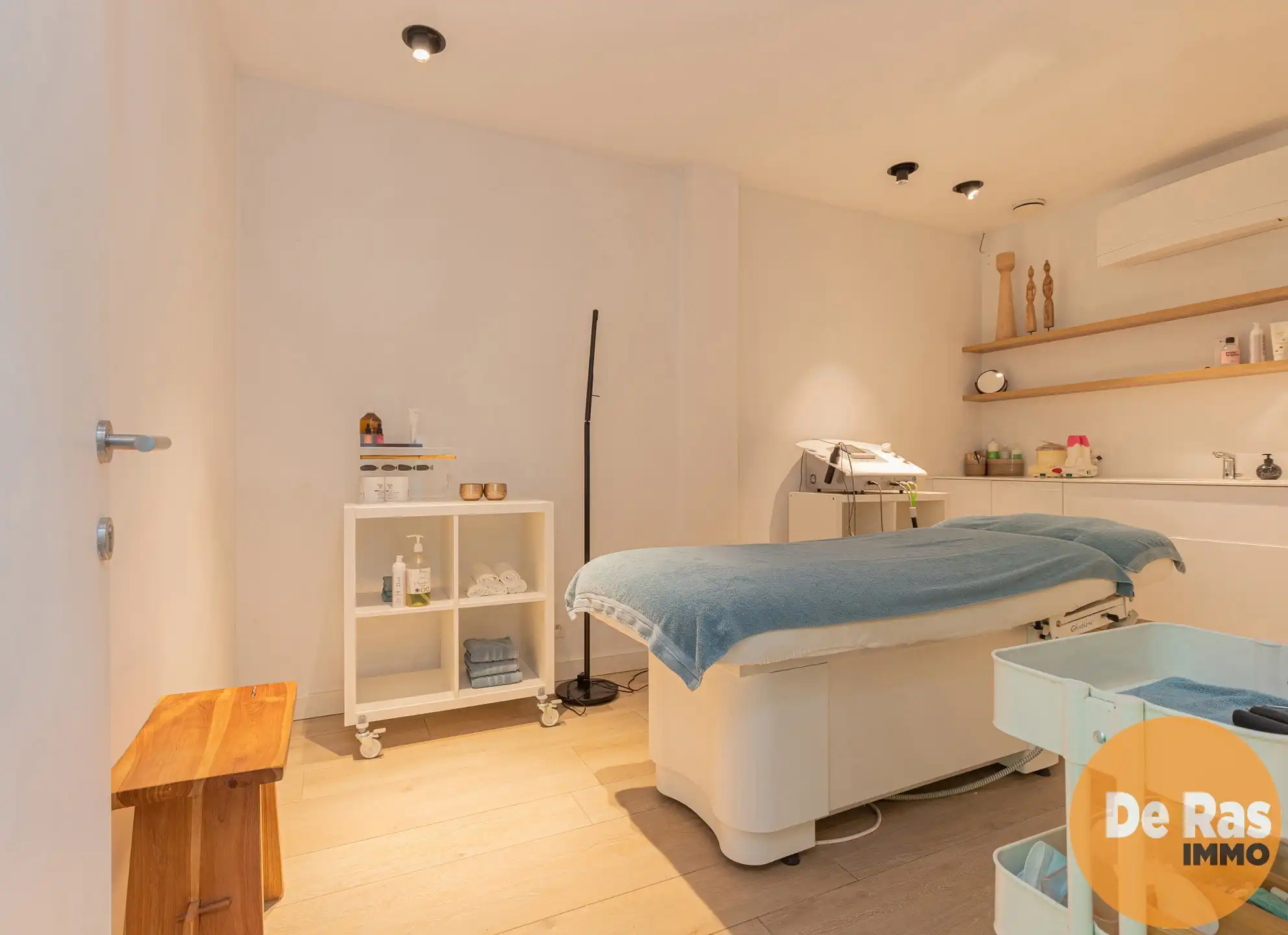 NIEUWERKERKEN – Commercieel pand met wellnessfaciliteiten foto 5