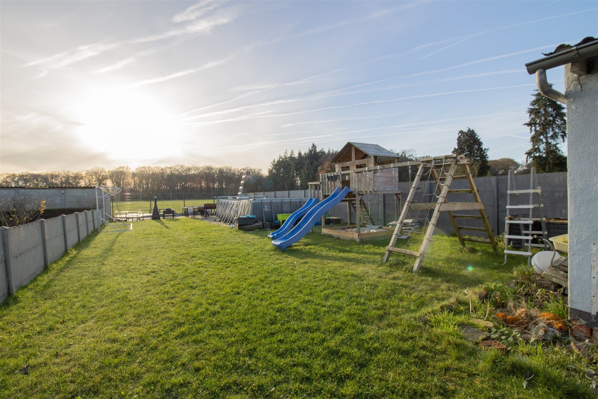 Op te frissen woning met min. 3 slaapkamers op 645 m² foto 15