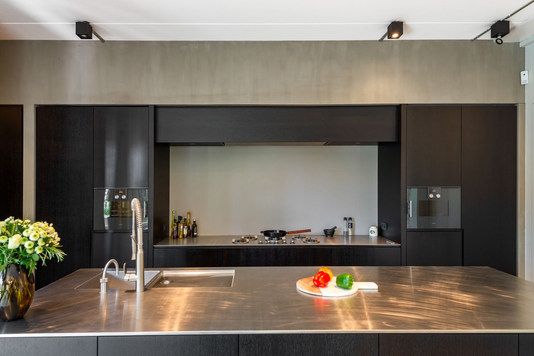  Exclusieve loft van 240 m² in Axel Vervoordt Kanaalproject. foto 12