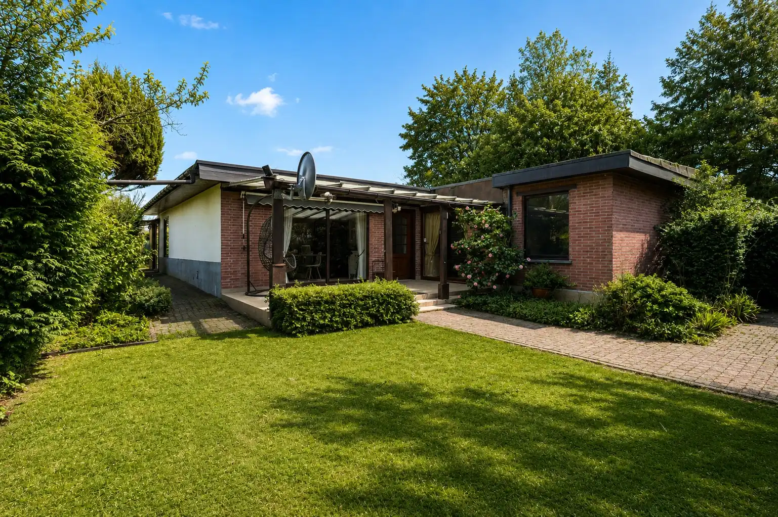 Charmante halfopen woning met polyvalent bijgebouw foto 7