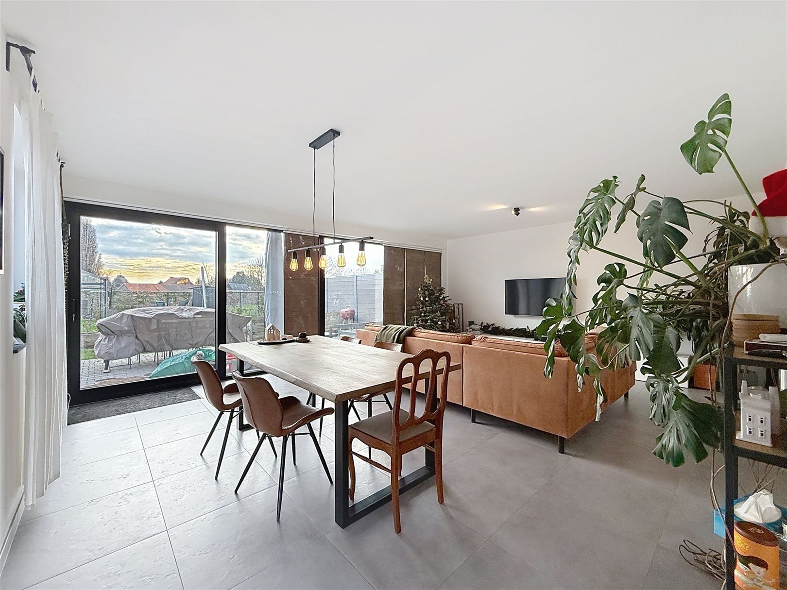 Moderne woning met 3 slpks, tuin, parking foto 11