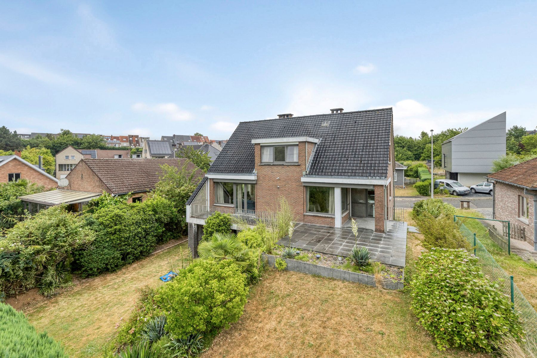 Residentieel gelegen villa met 4 slaapkamers en bureel foto 2