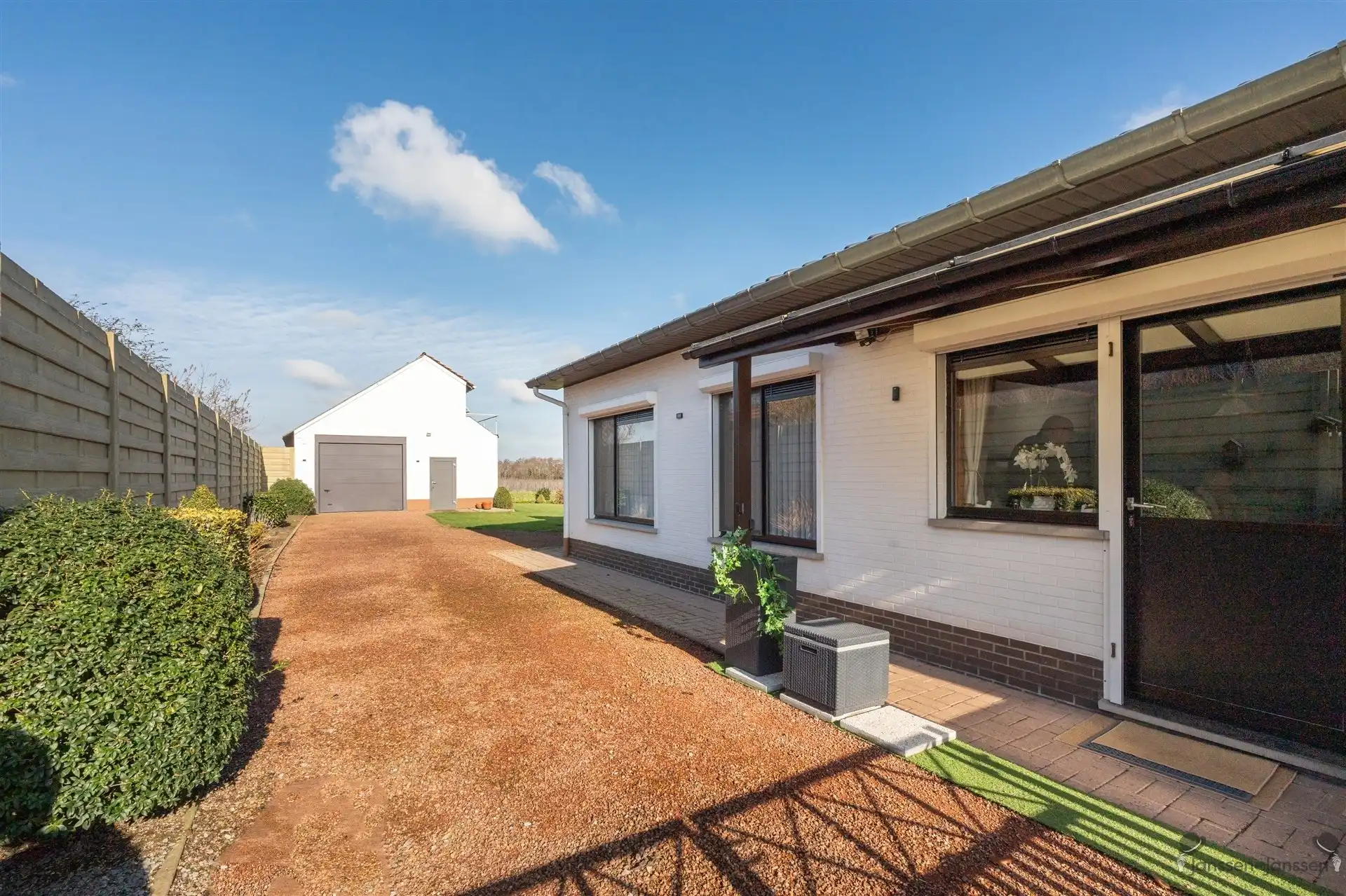 Rustig gelegen woning met prachtig uitzicht foto 17