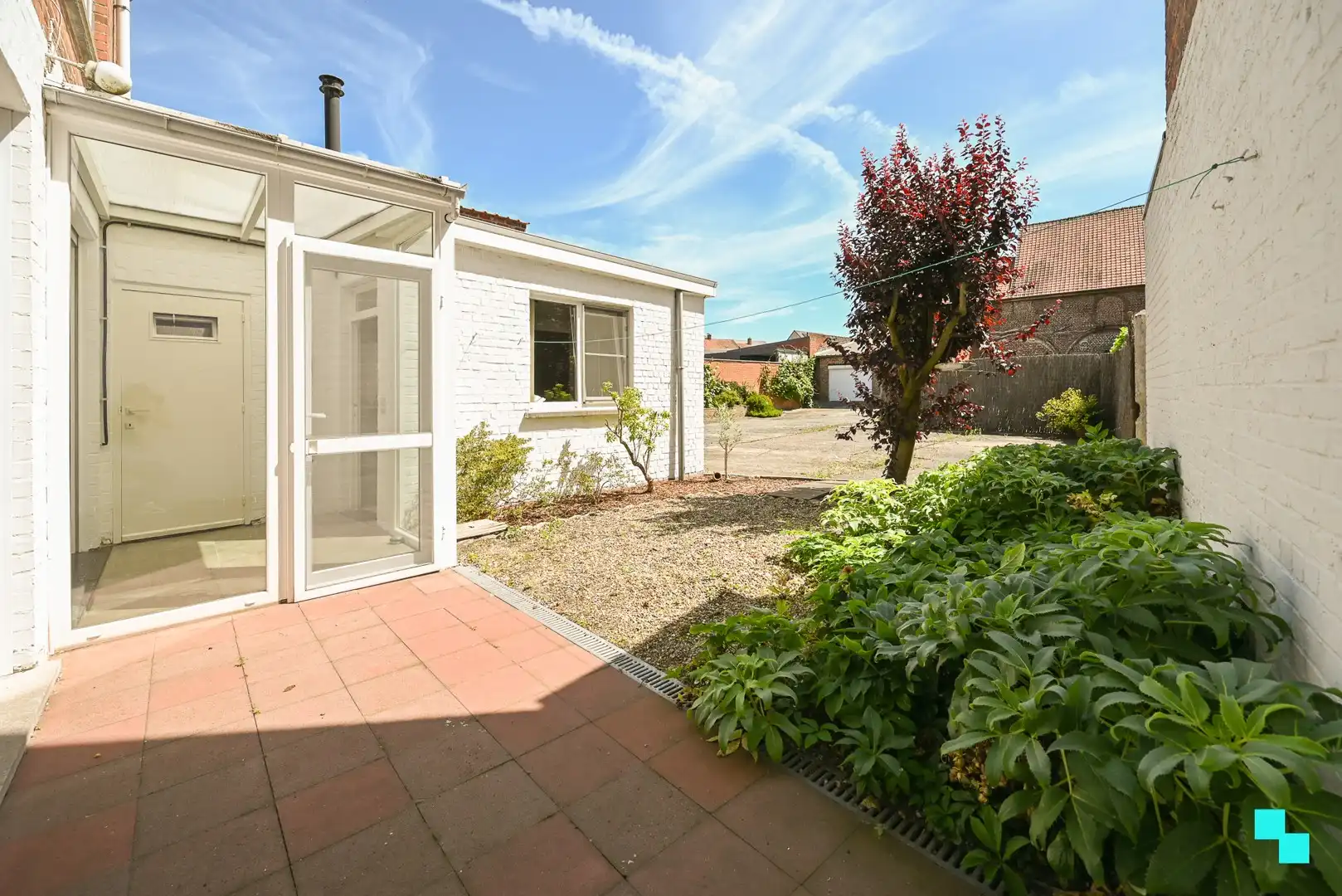 Zeer ruime woning met naastliggend interessant perceel te Izegem foto 15