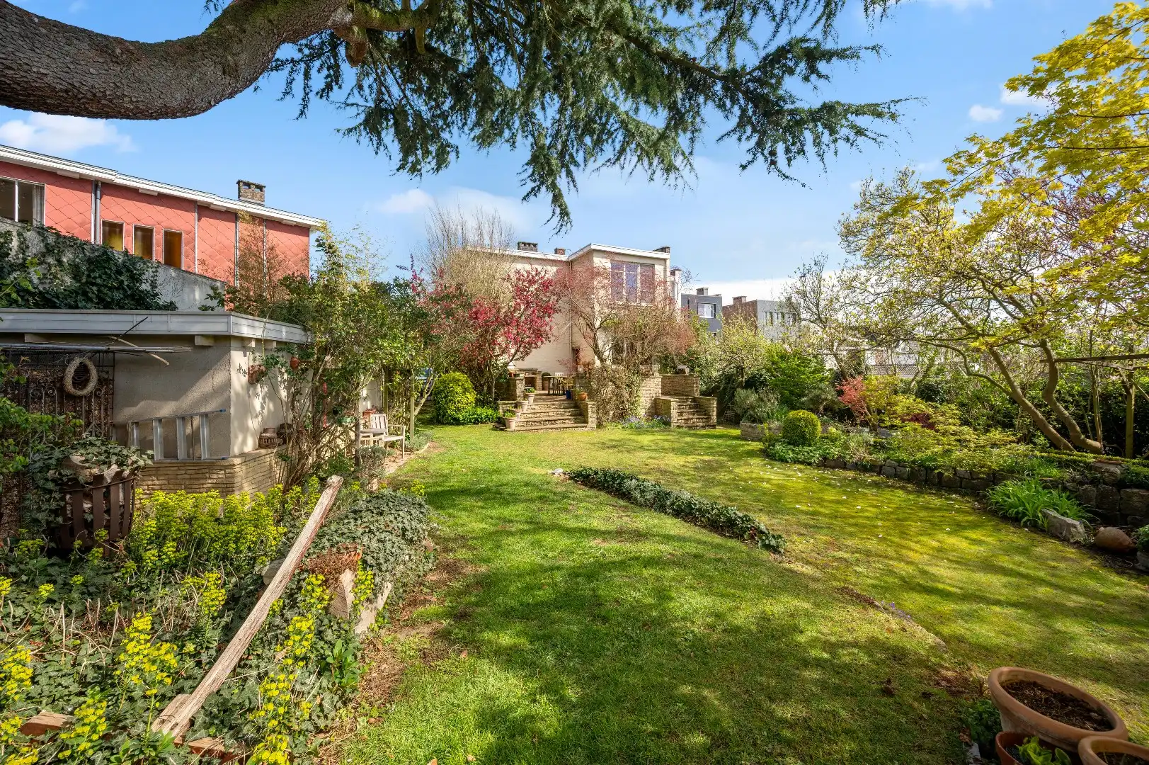 Karaktervolle interbellumwoning met veel ruimte, grote tuin en garage foto 27