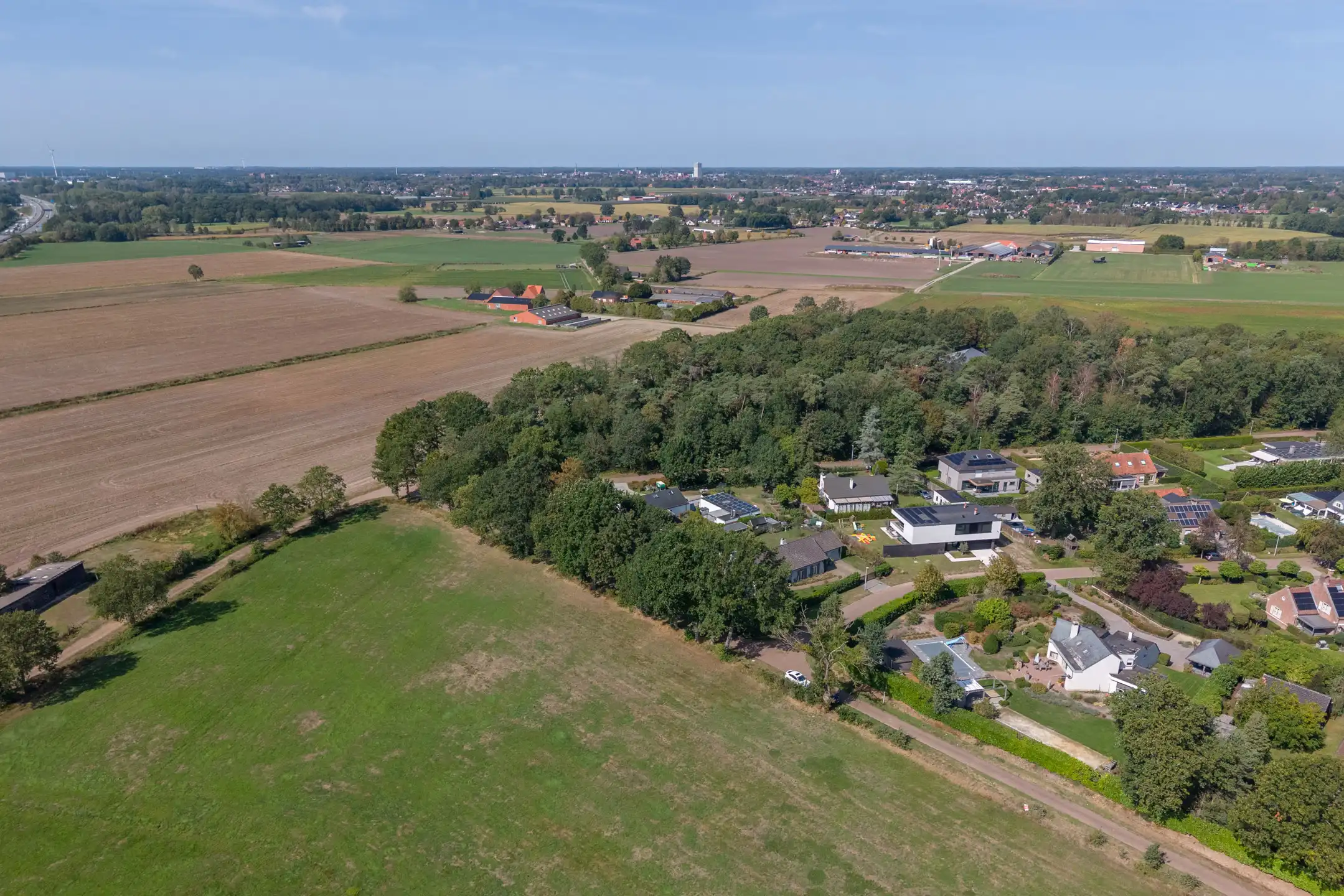 Stijlvolle gelijkvloersvilla met 3 slp op  1.443 m² (ZW) foto 33