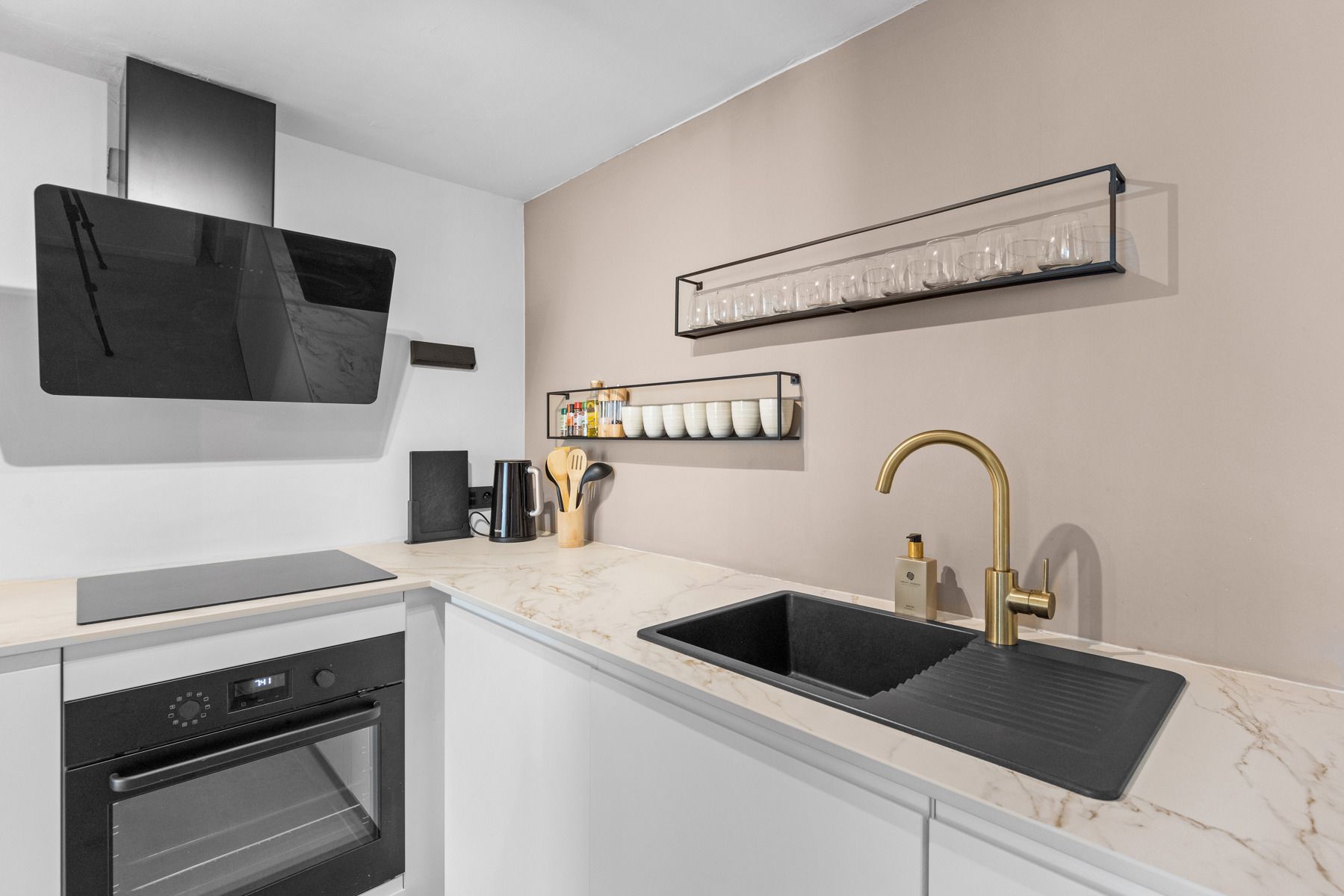 Prachtig 2 slpk. appartement op het Prinses Clementinaplein! foto 7